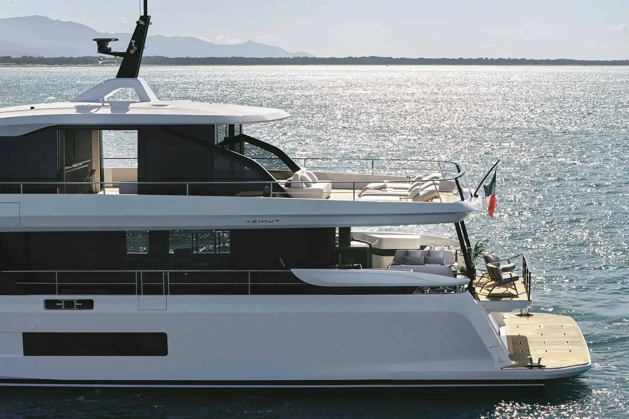 Azimut Grande 30M, boot van buiten