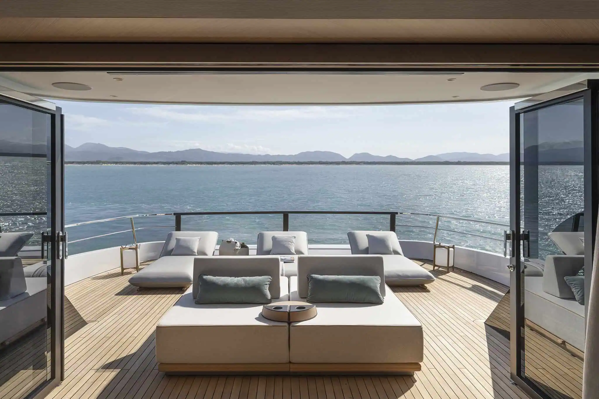 Azimut Grande 30M, bovendek