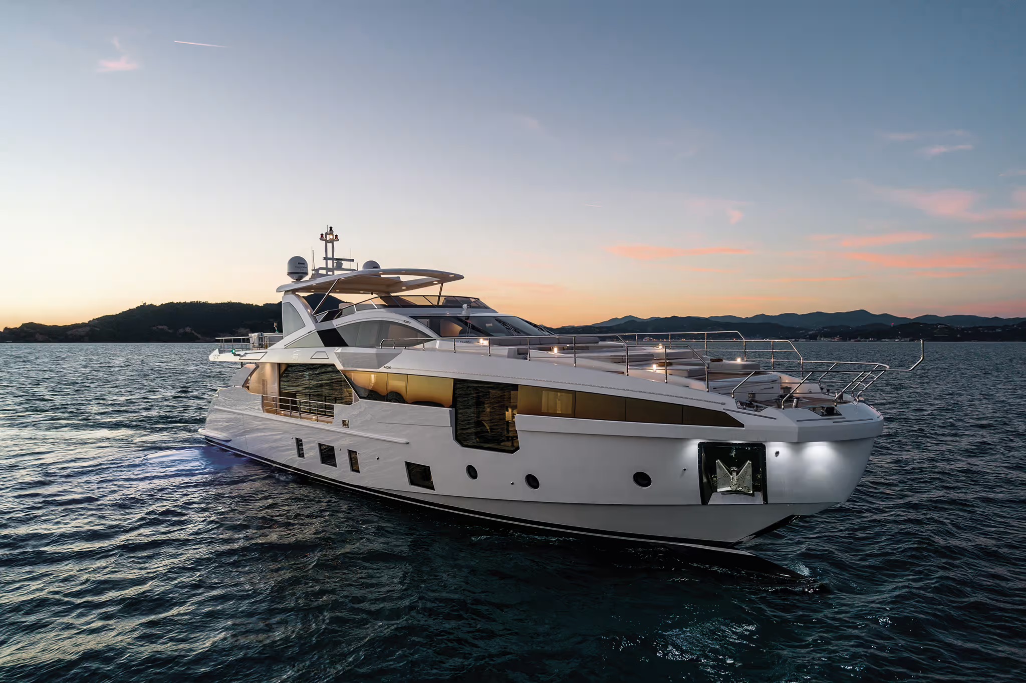 Azimut Grande 32M, boot van buiten
