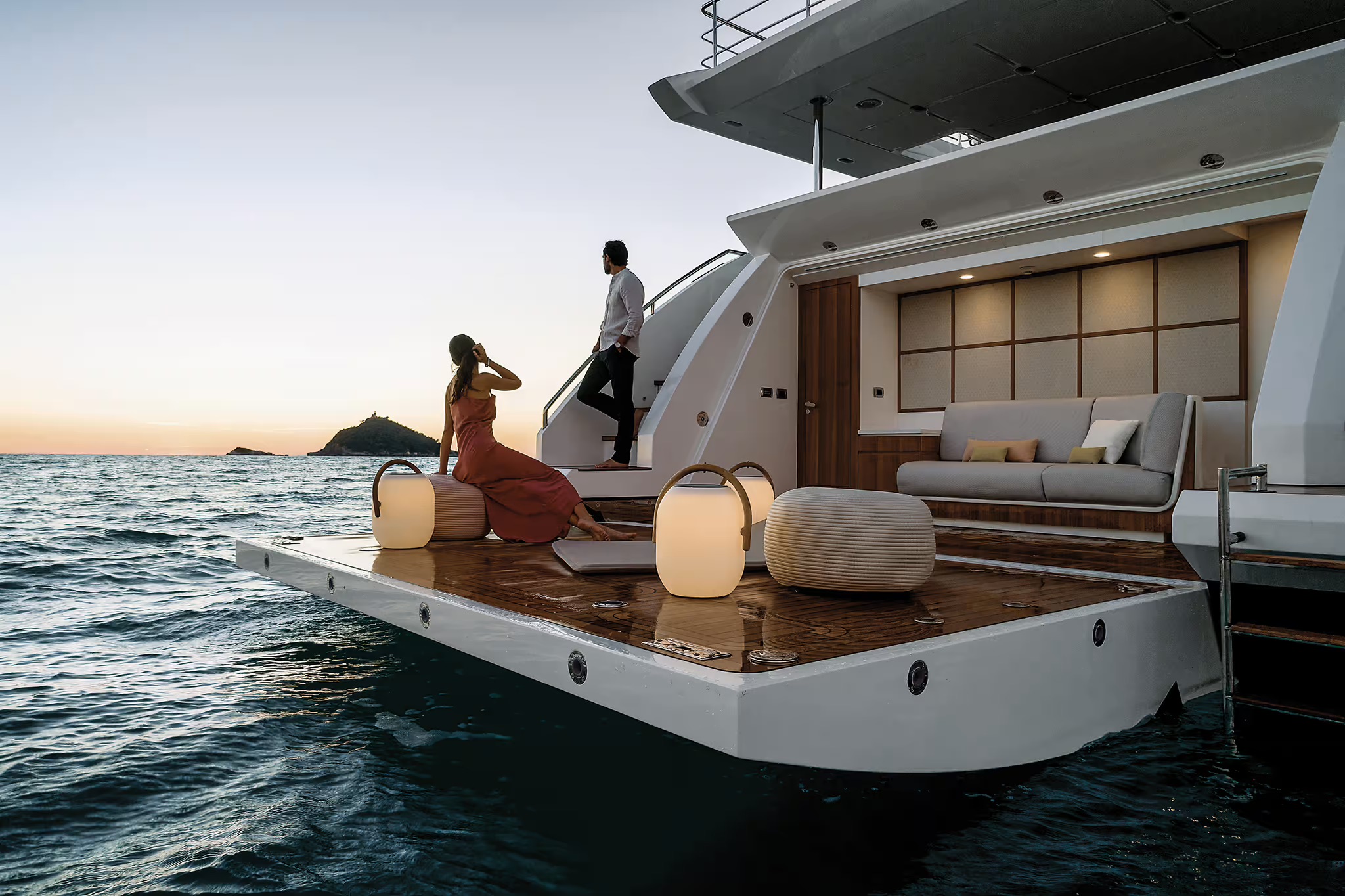 Azimut Grande 32M, zwemplatform