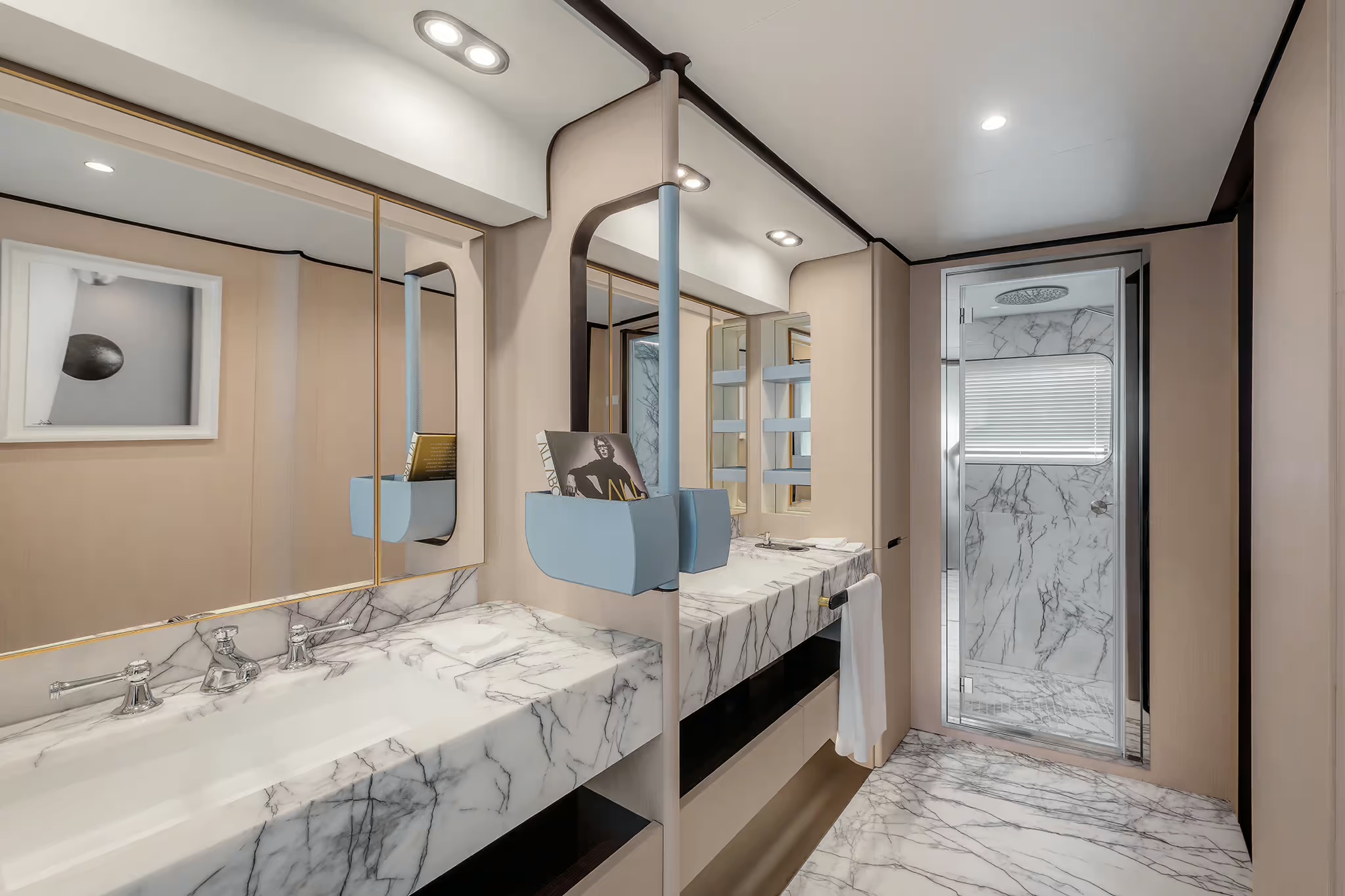 Azimut Grande 32M, hoofdhut
