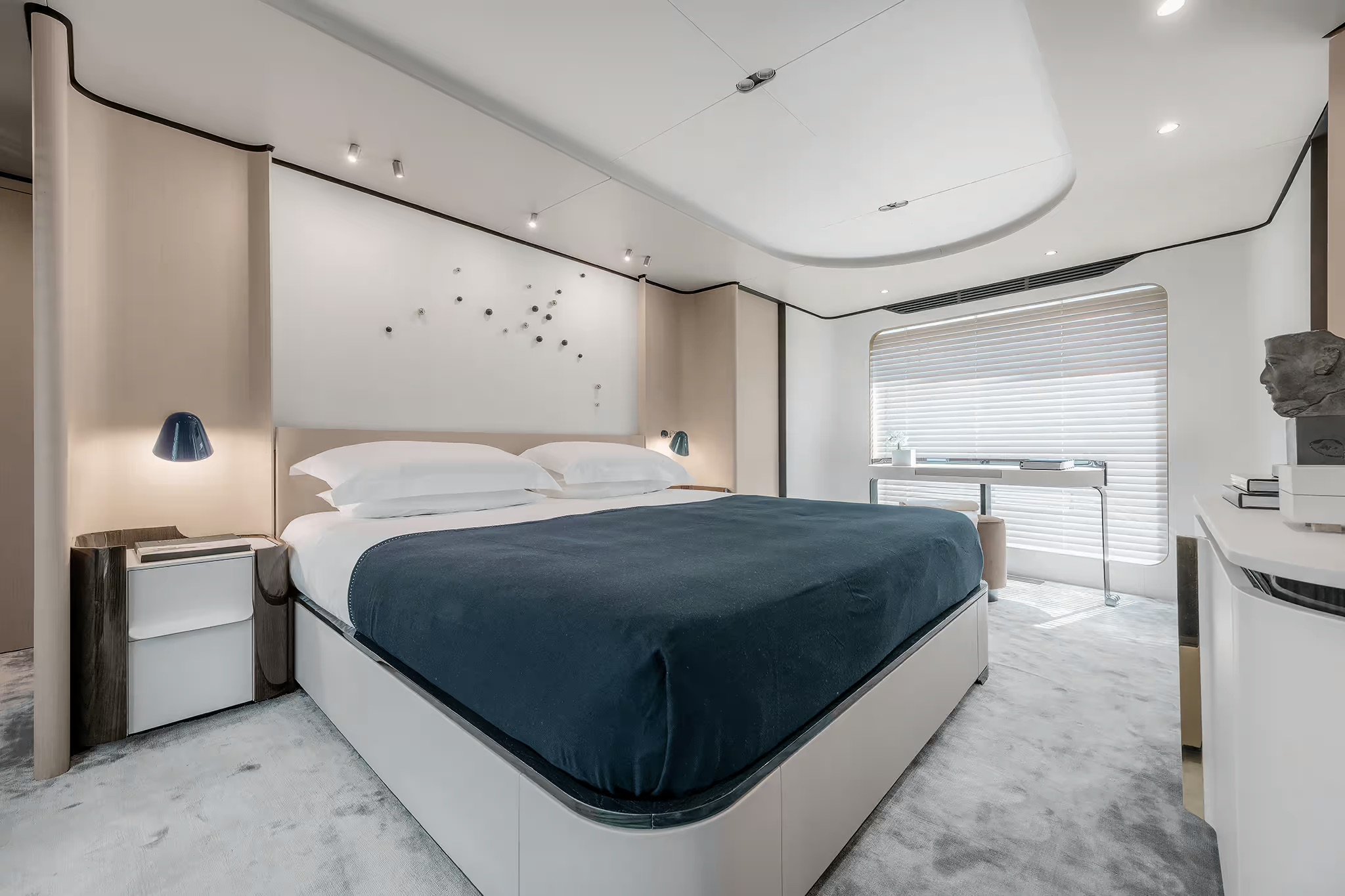 Azimut Grande 32M, hoofdhut