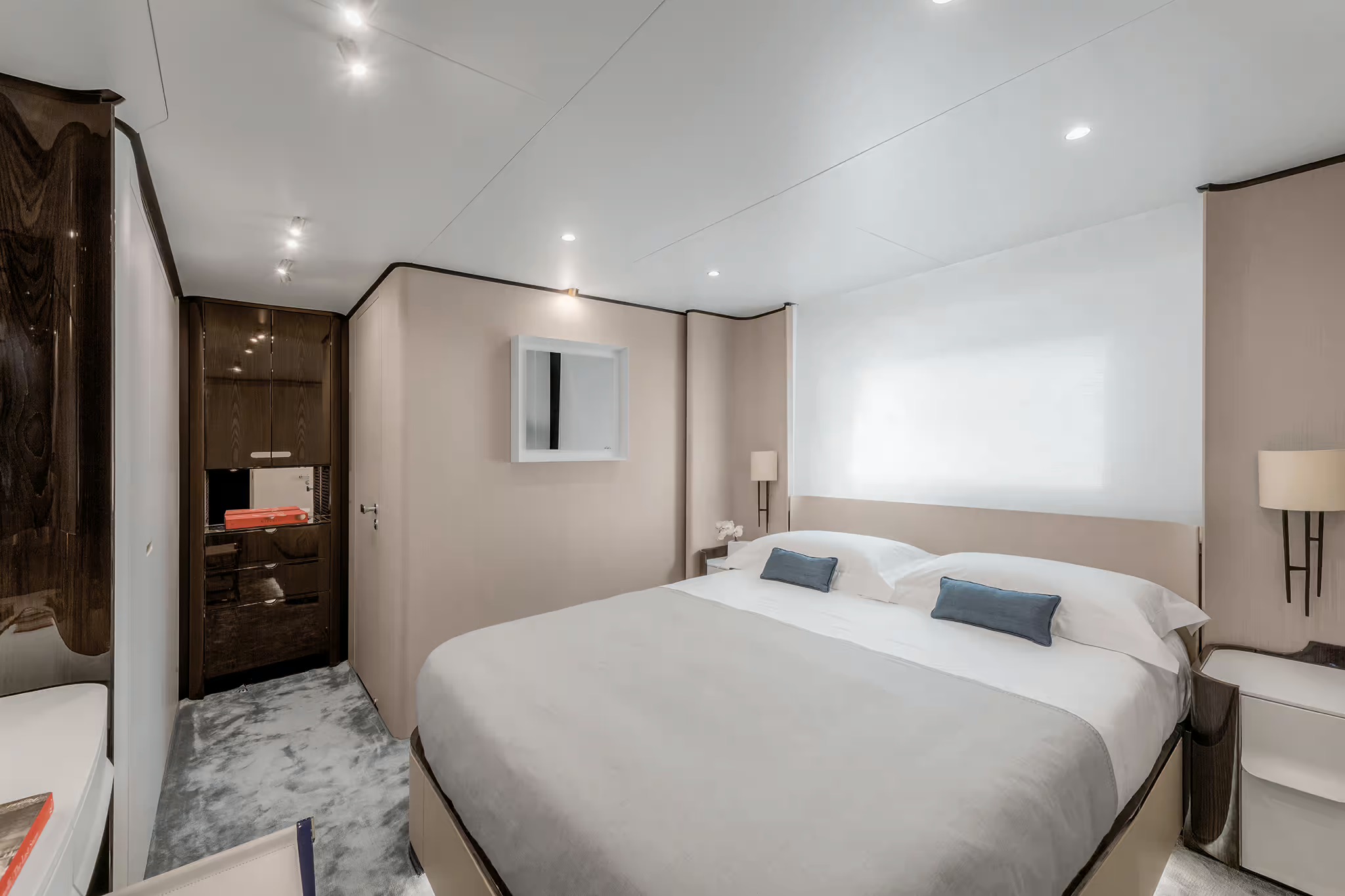 Azimut Grande 32M, vip hut