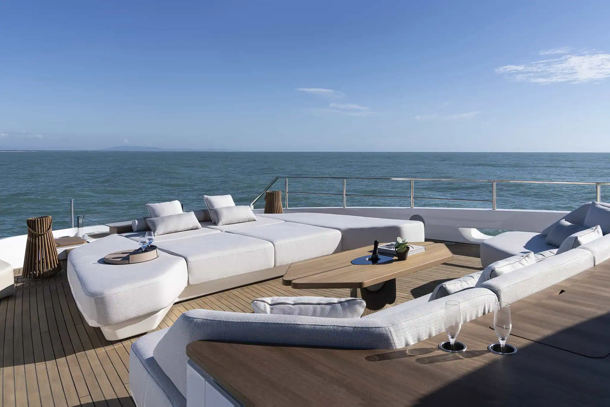 Azimut Grande 36M, boot van buiten