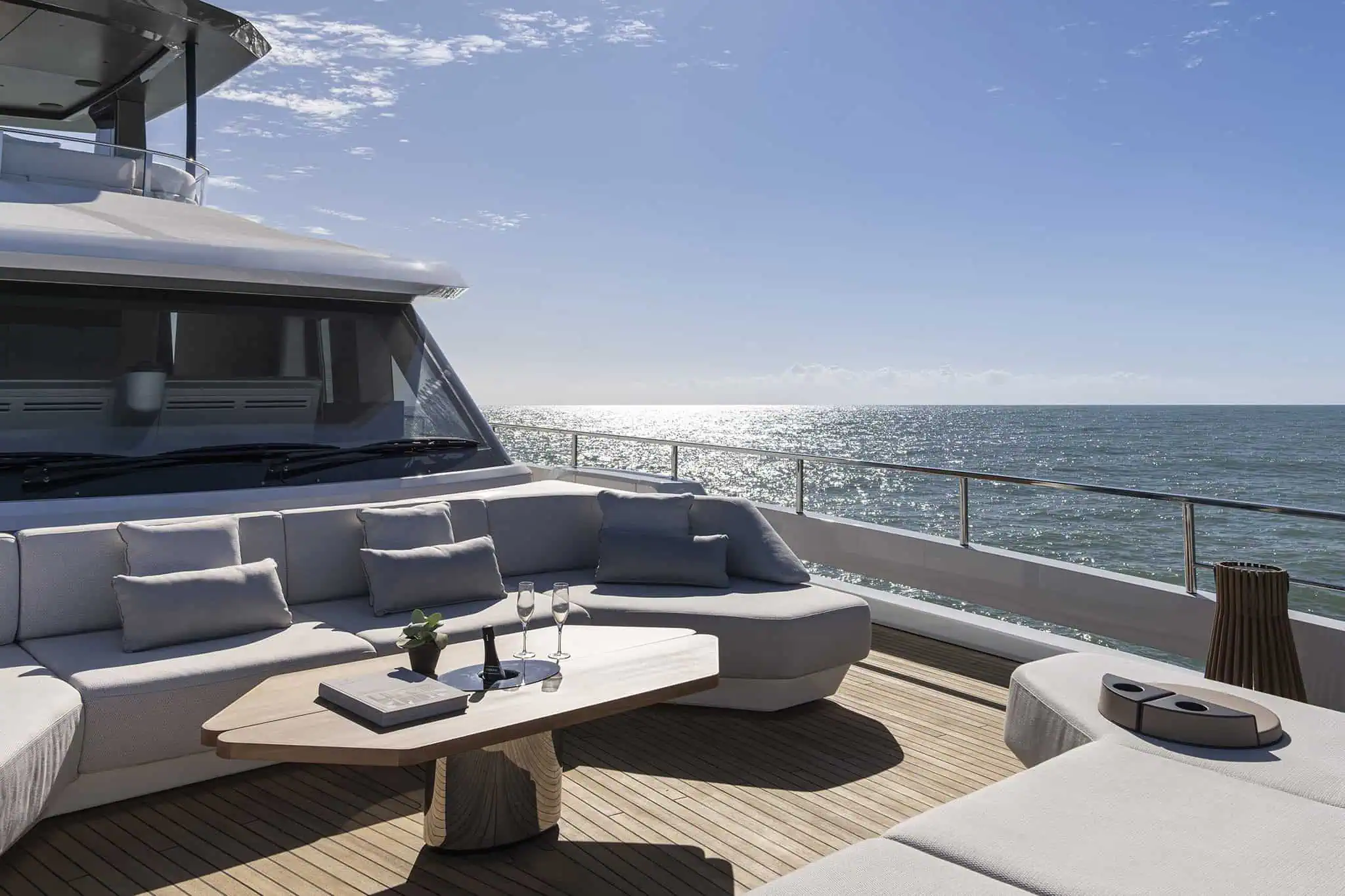 Azimut Grande 36M, boot van buiten