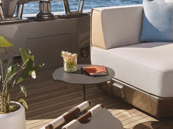 Azimut Grande Trideck, zwemplatform
