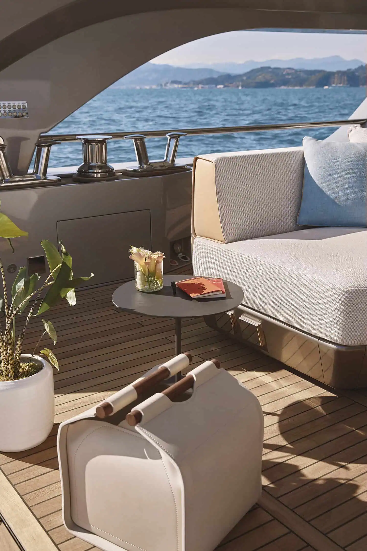 Azimut Grande Trideck, zwemplatform