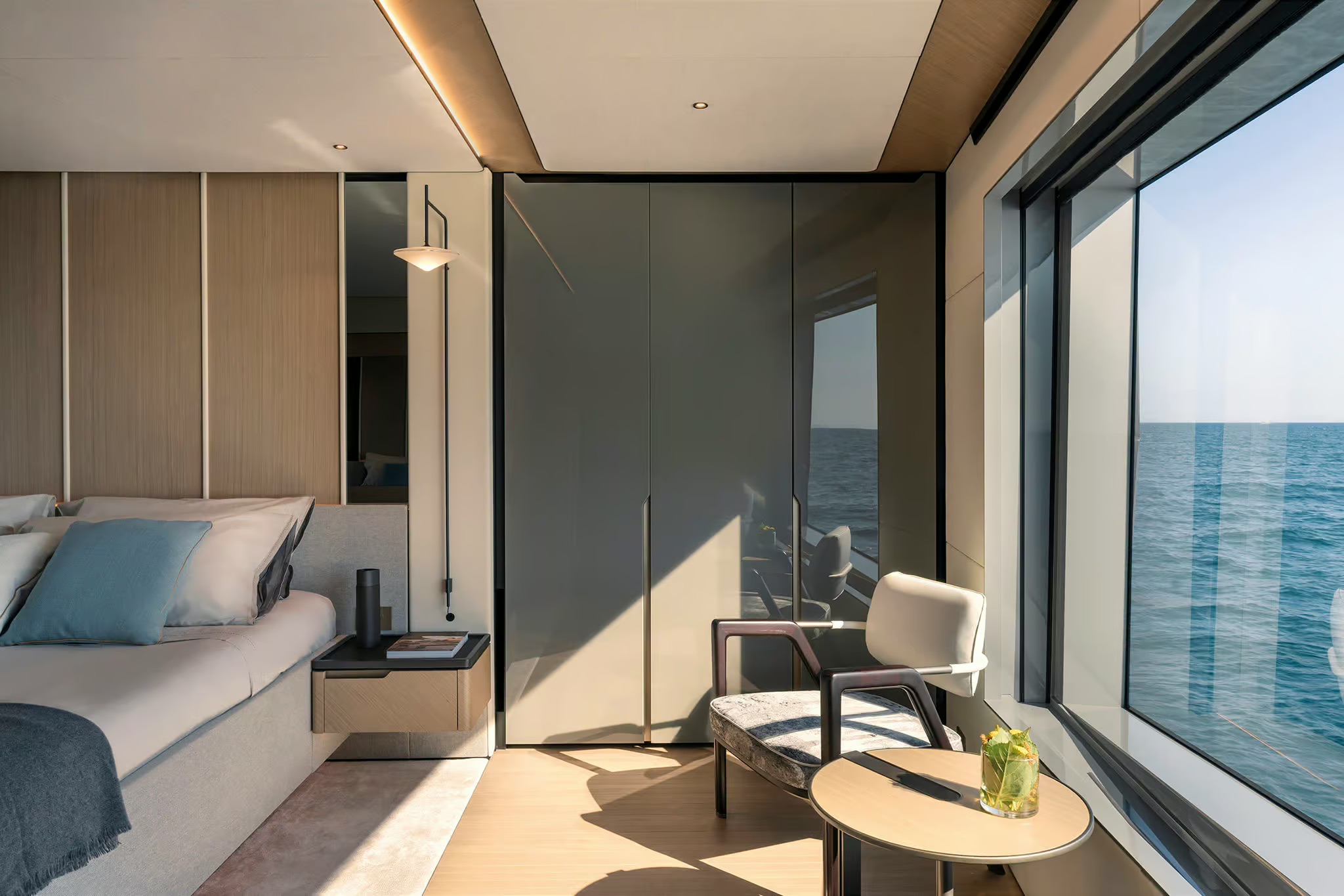 Azimut Grande Trideck, hoofdhut
