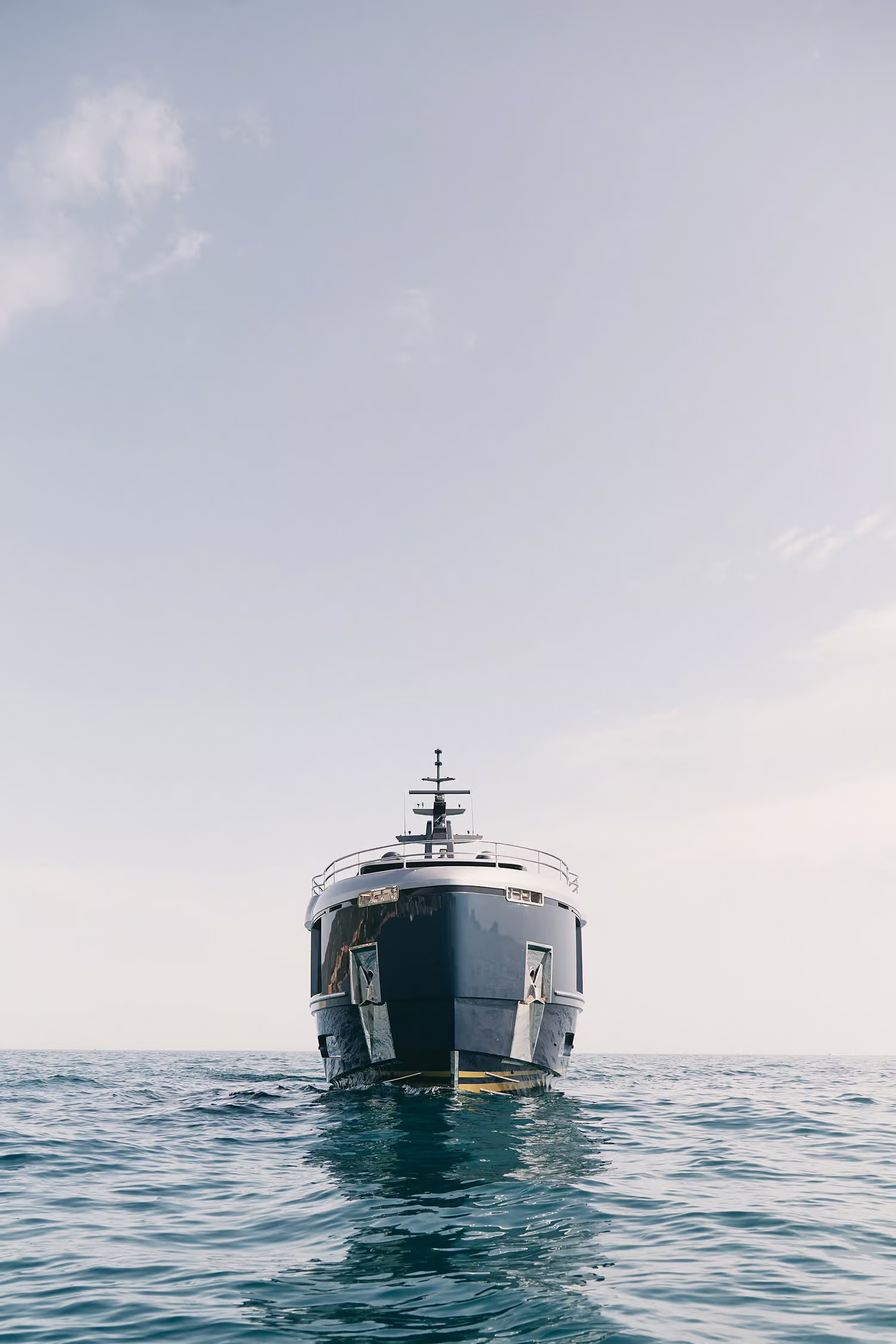 Azimut Magellano 30M, boot van buiten voorkant
