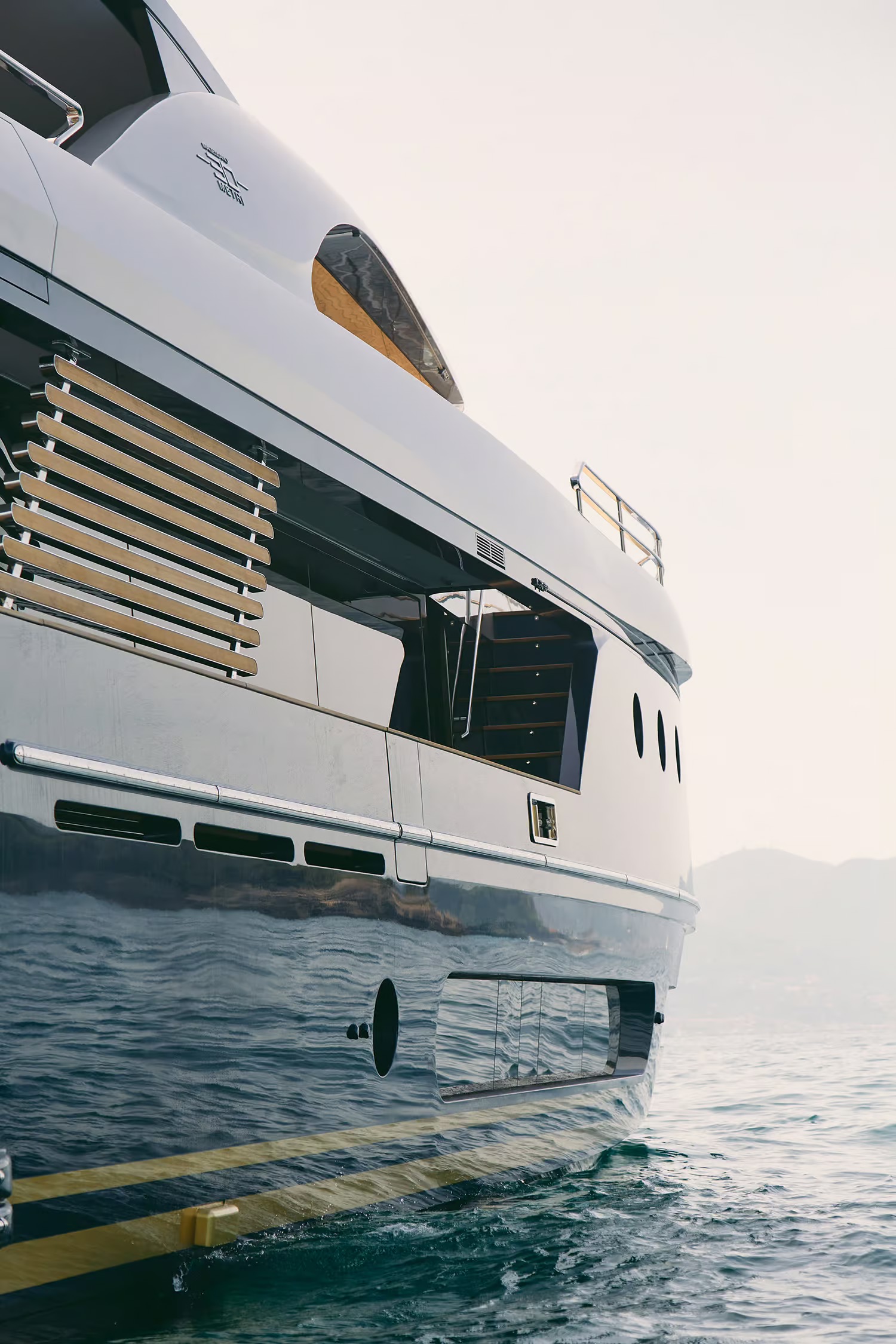 Azimut Magellano 30M, boot van buiten voorkant