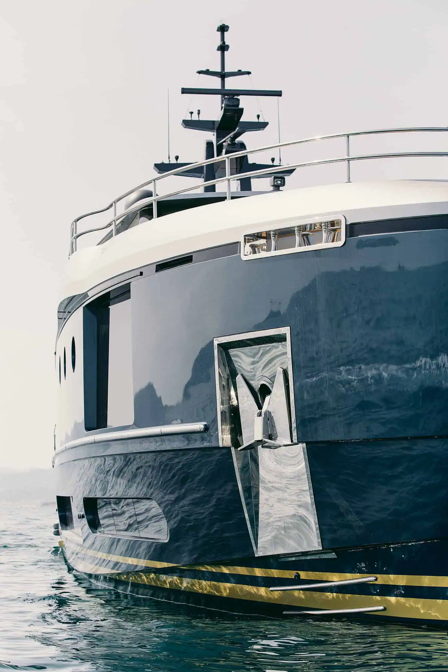 Azimut Magellano 30M, boot van buiten voorkant
