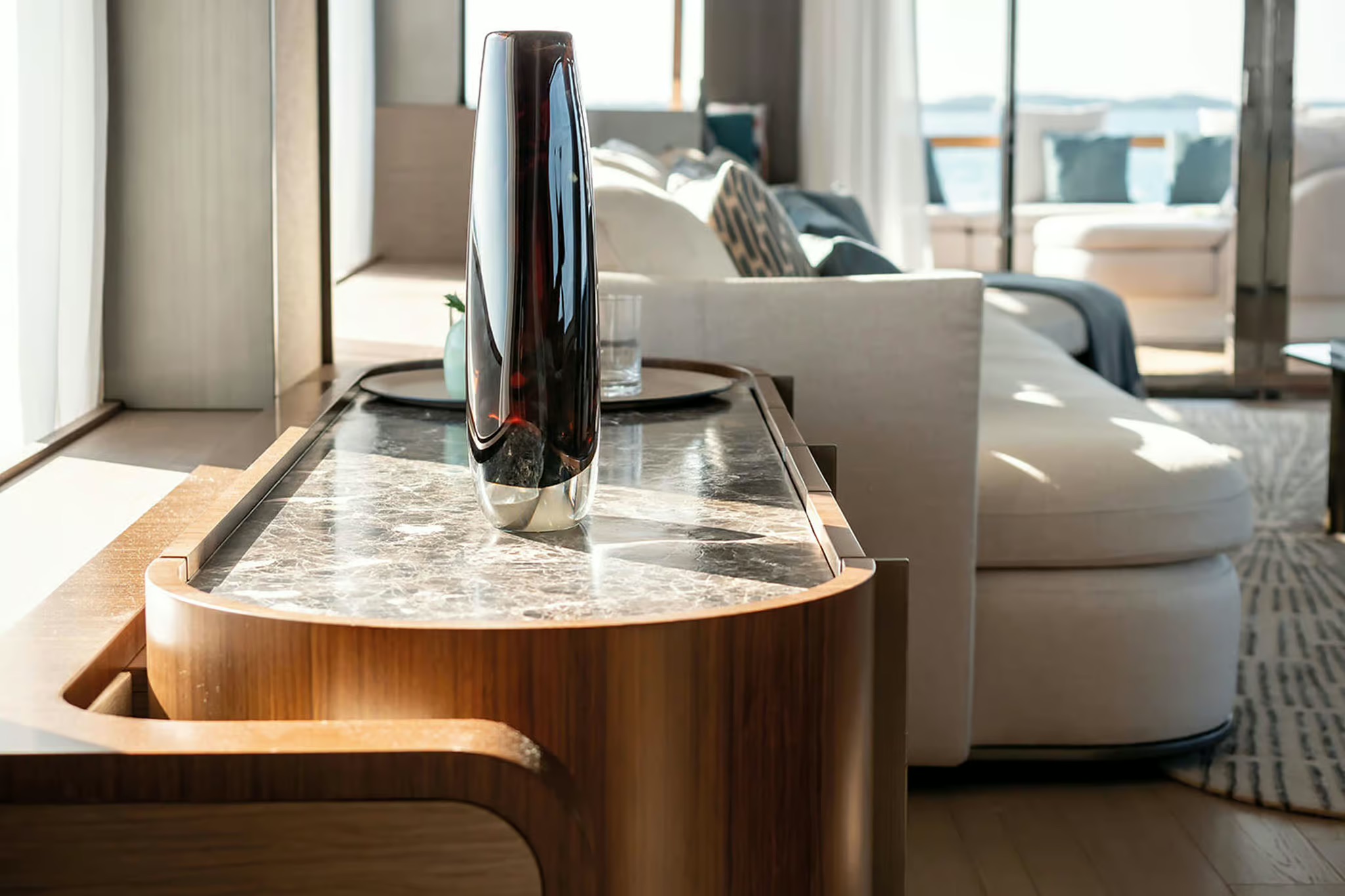 Azimut Magellano 30M, salon detail dressoir