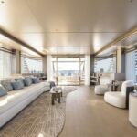Azimut Magellano 30M, salon met trap