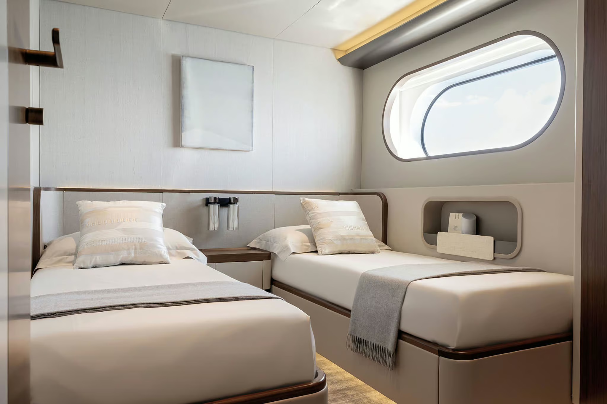 Azimut Magellano 30M, twin hut met twee bedden