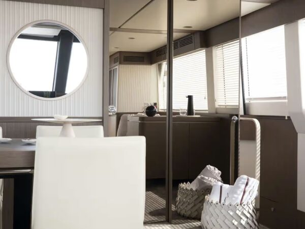 Azimut Magellano 66, hut detail kaptafel
