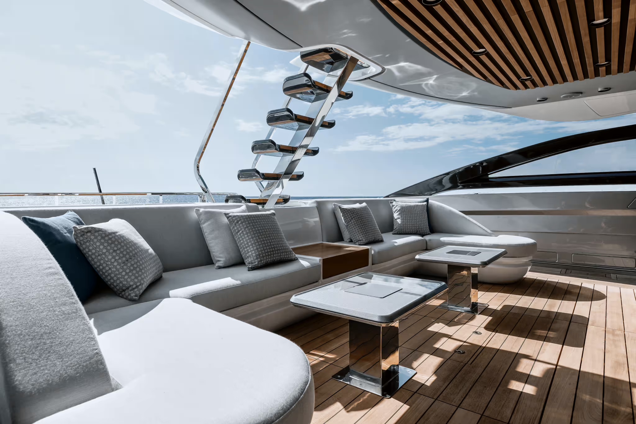 Azimut S10, achterdek lounge