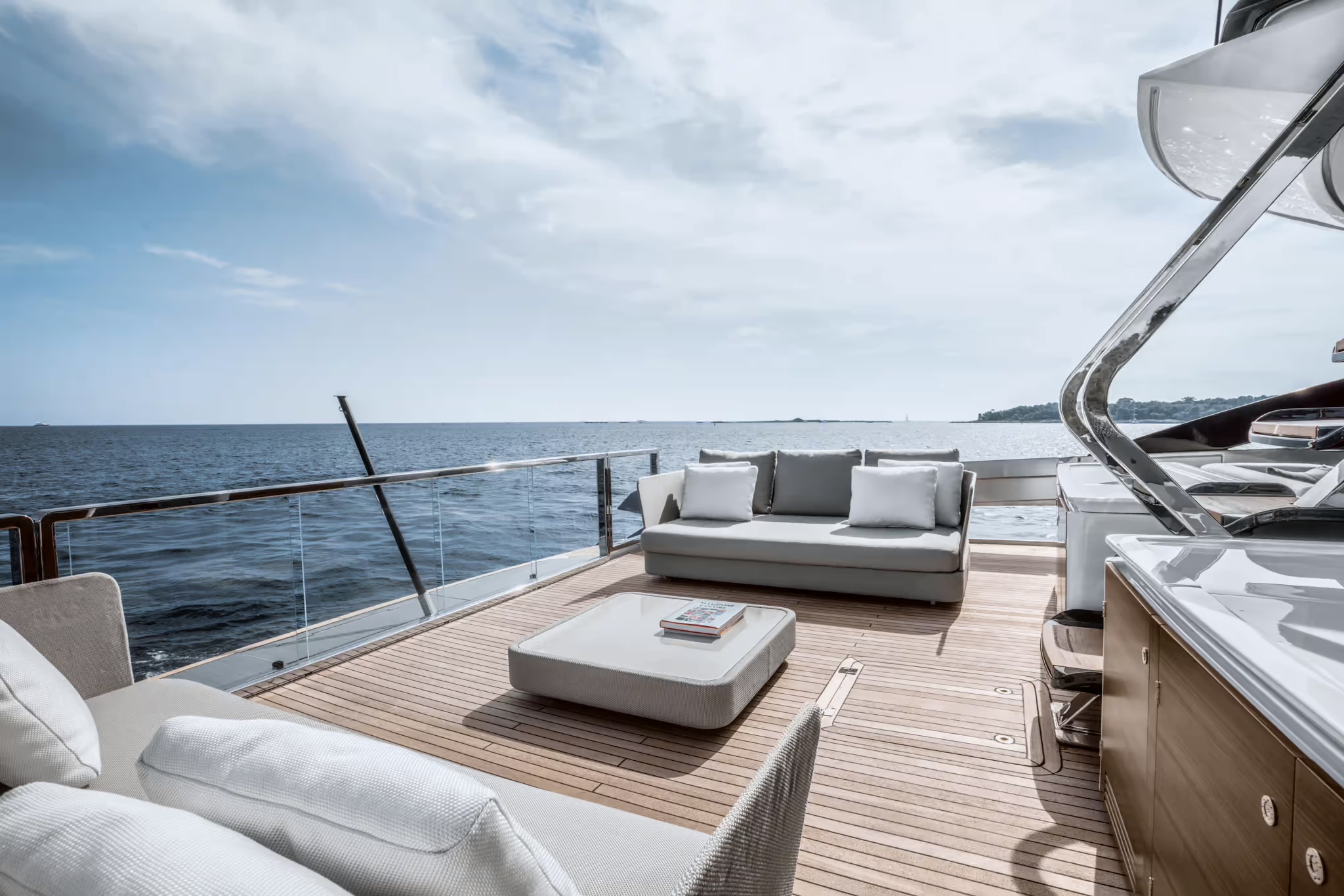 Azimut S10, cockpit