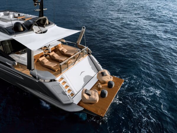 Azimut S10, zwemplatform