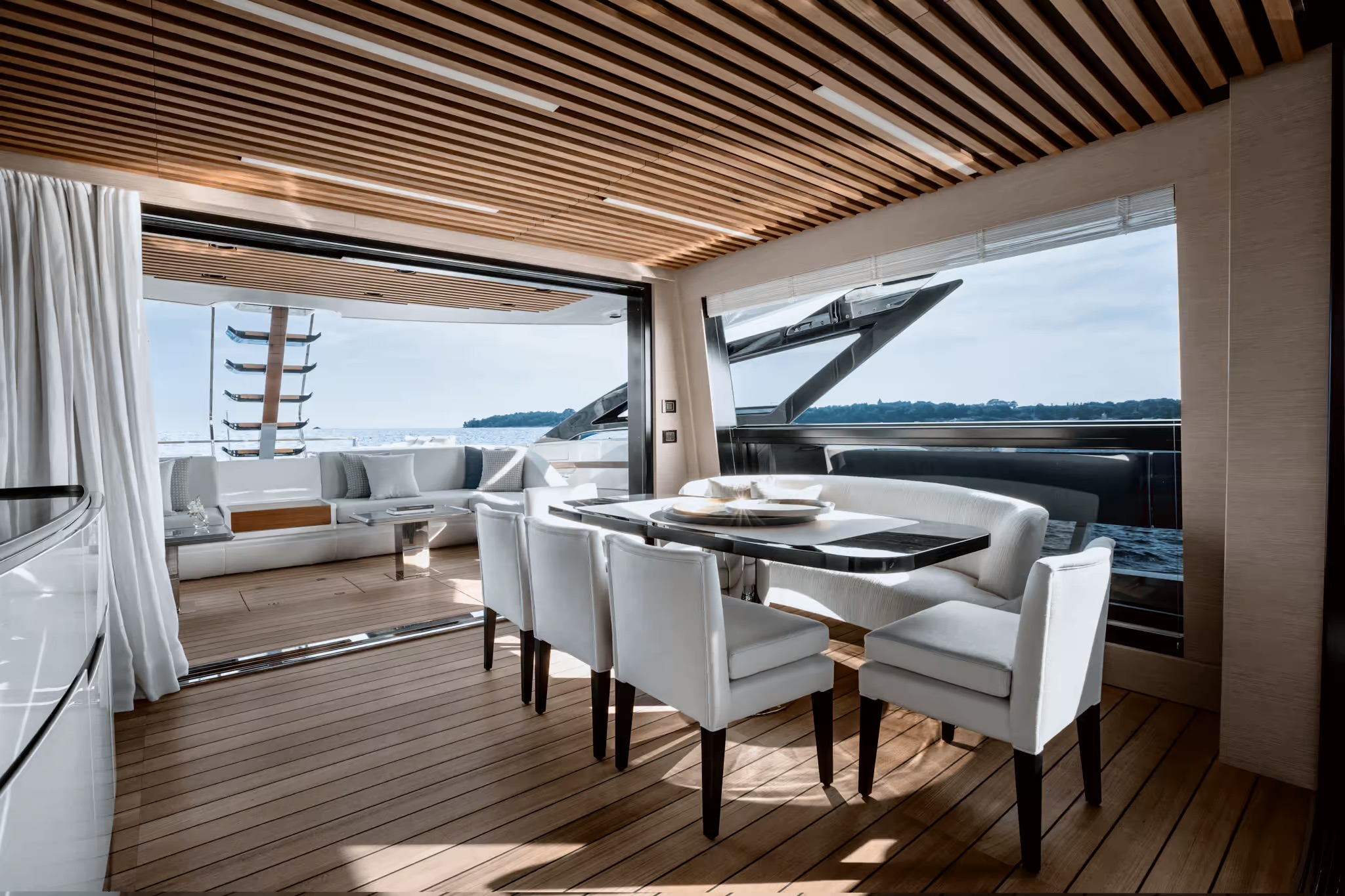Azimut S10, eethoek