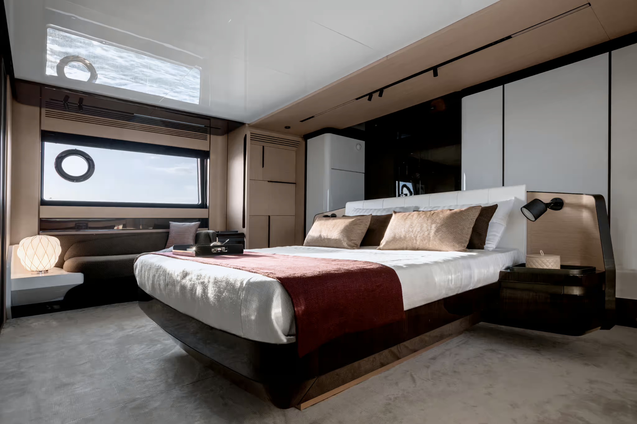 Azimut S10, hoofdhut