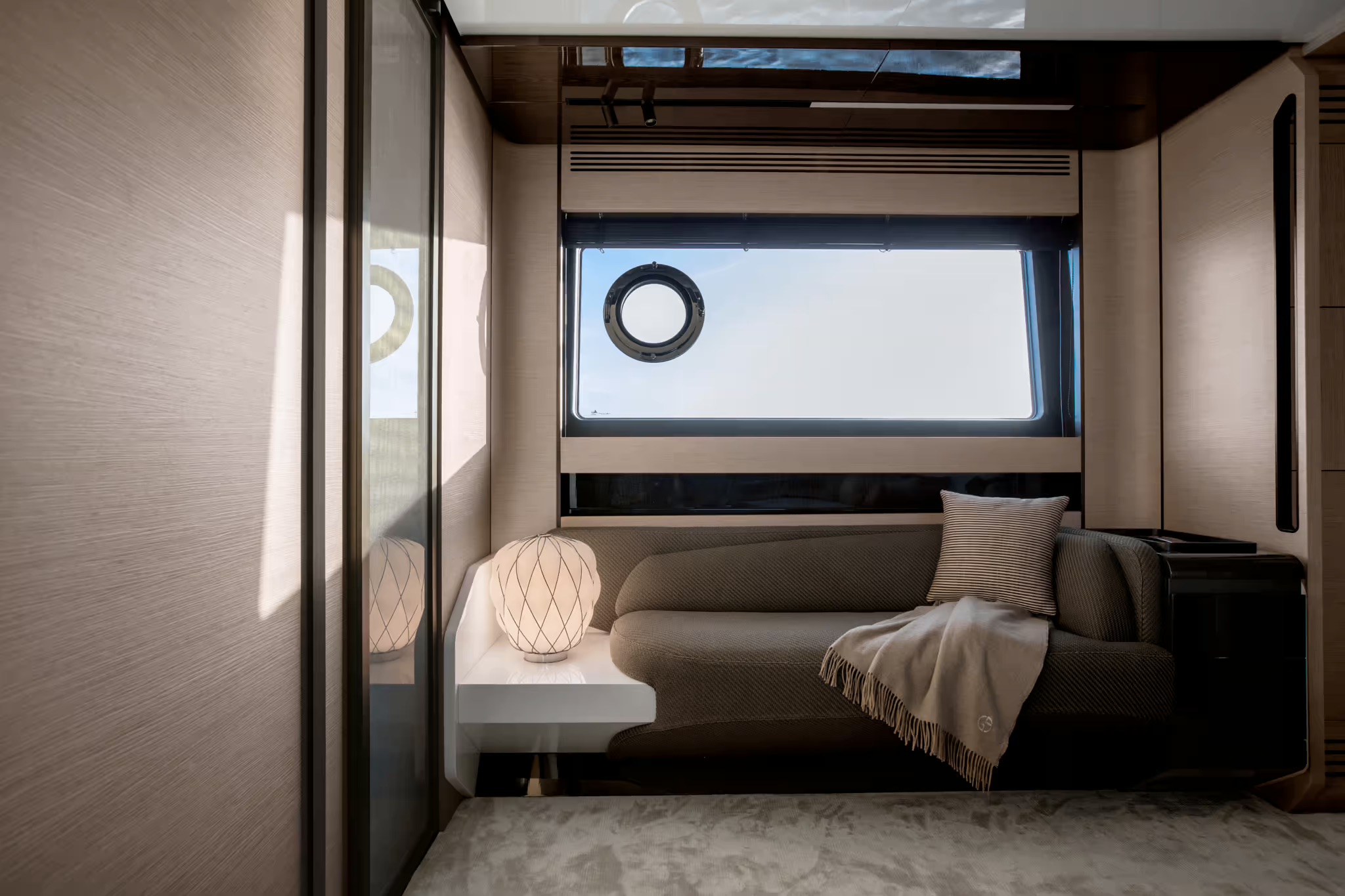 Azimut S10, hoofdhut
