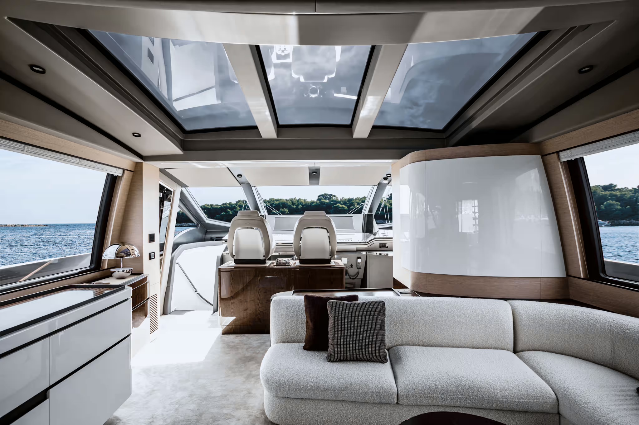 Azimut S10, salon