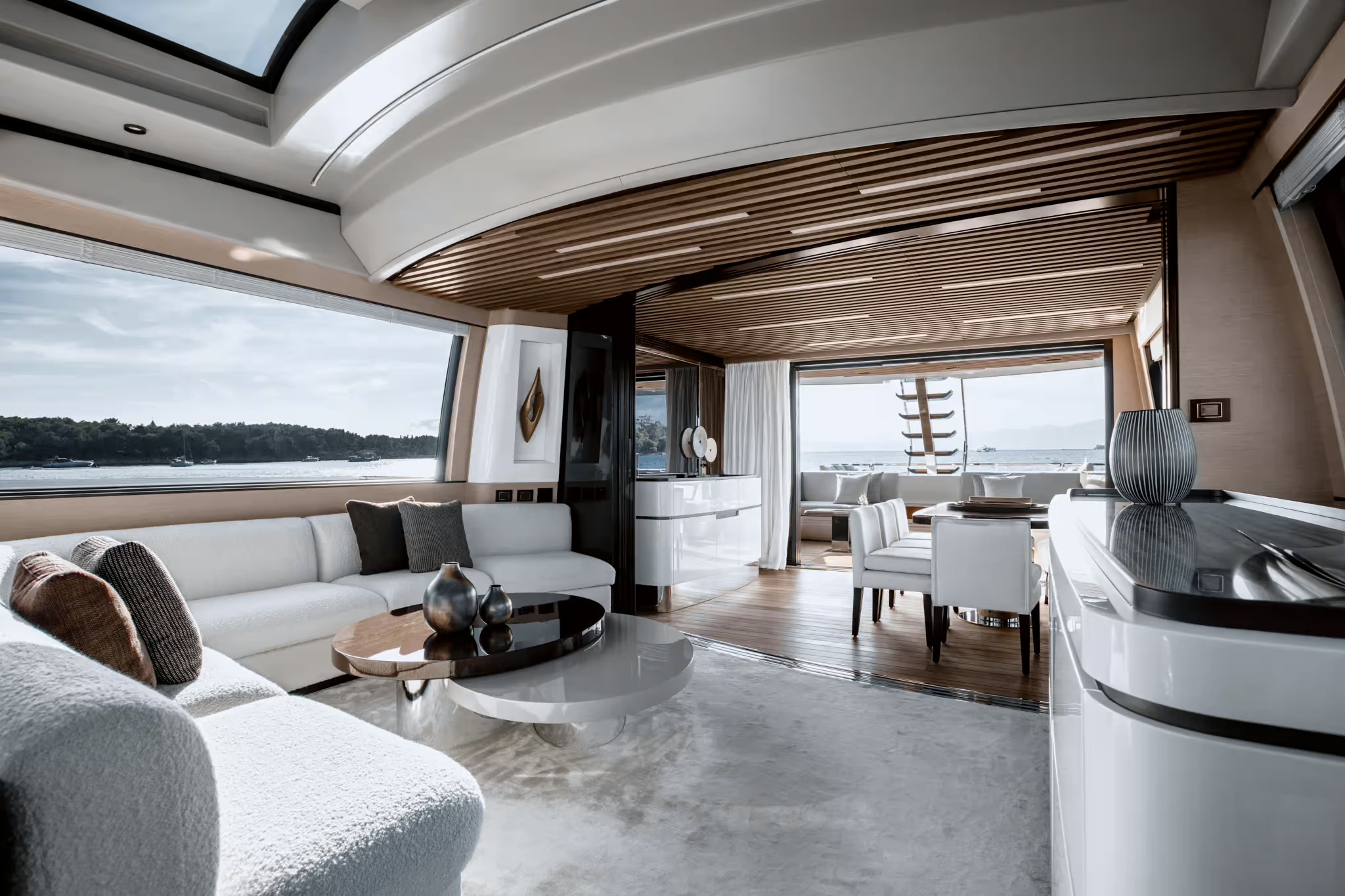 Azimut S10, salon