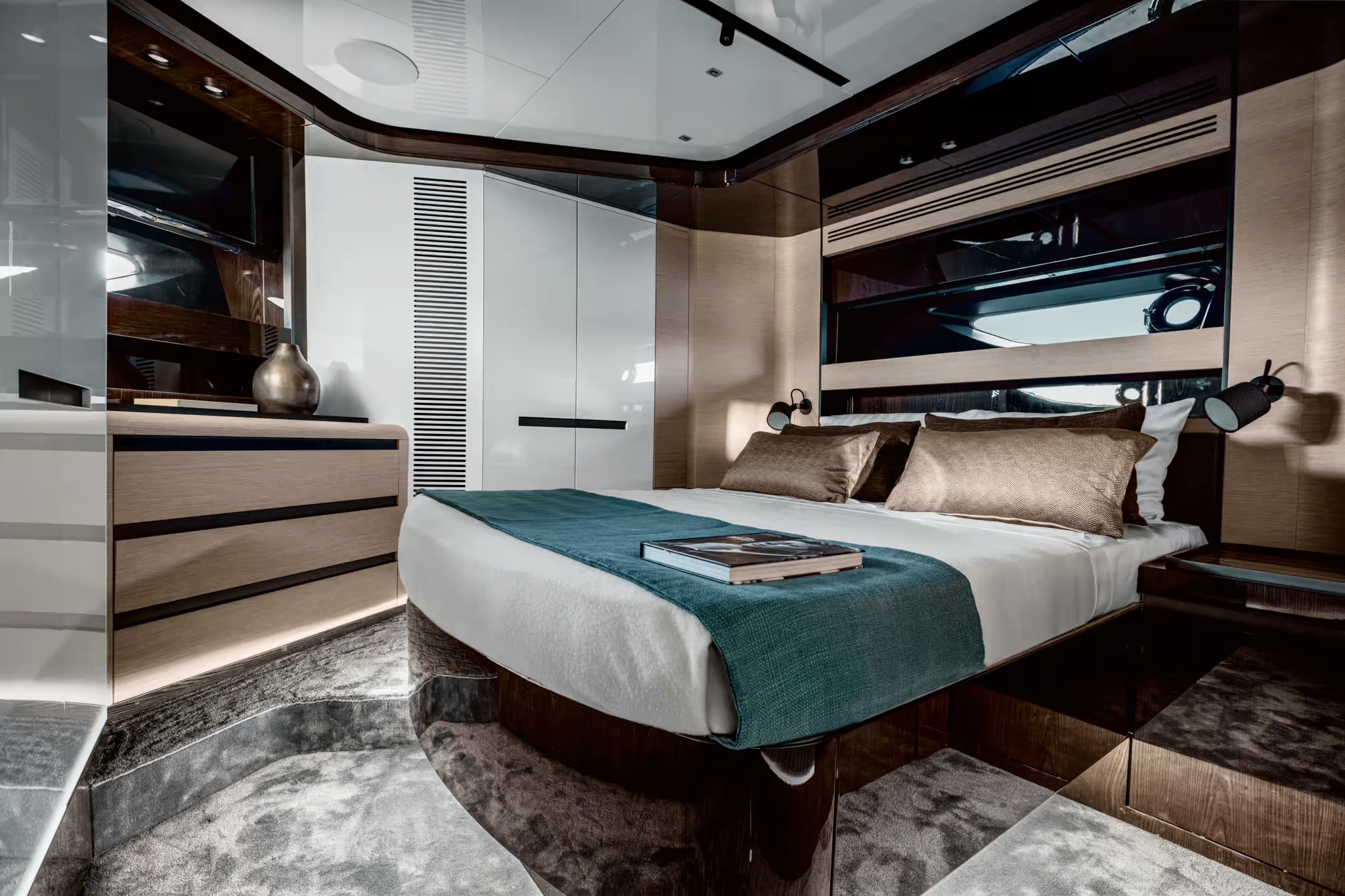 Azimut S10, vip hut