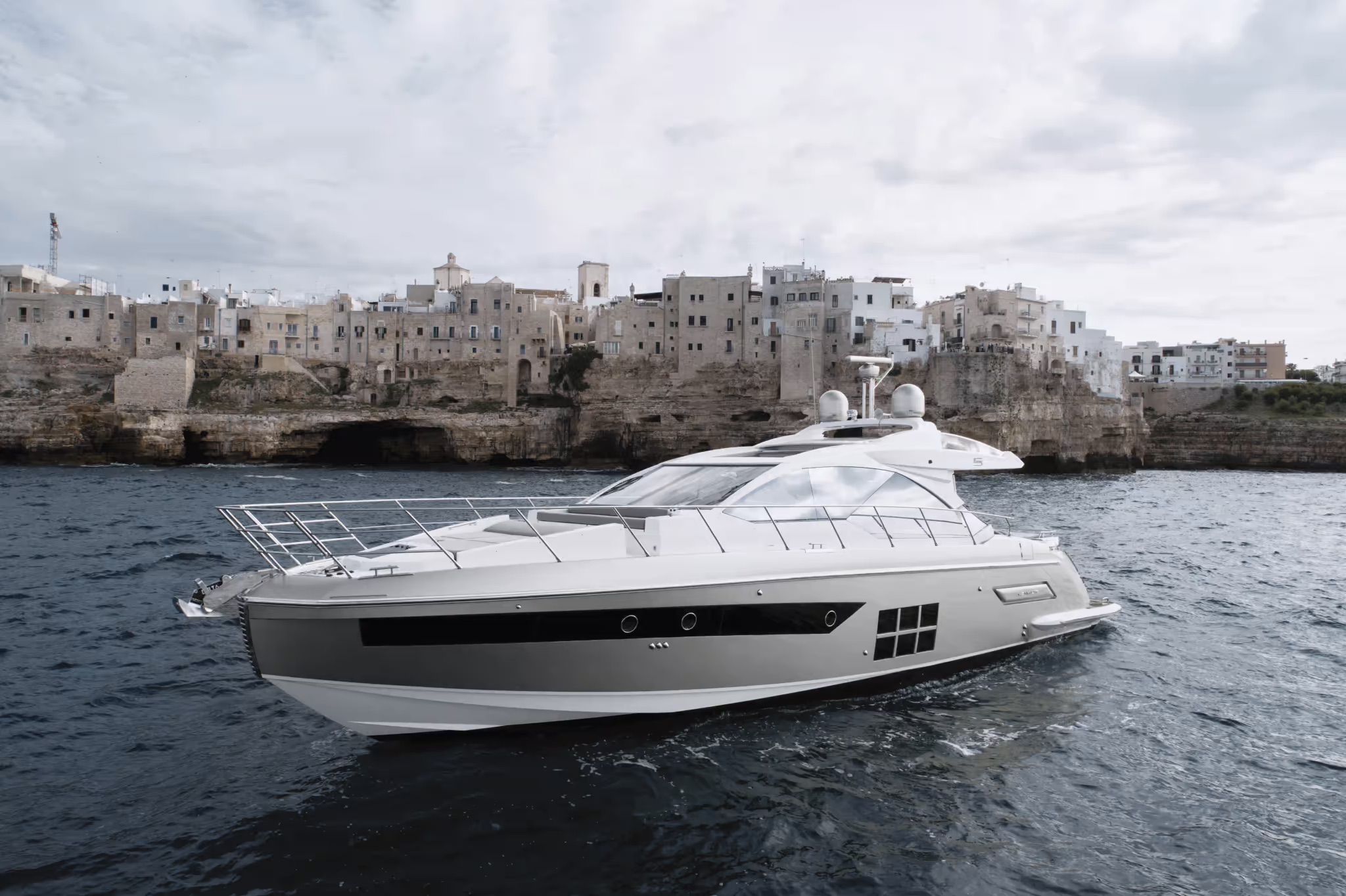 Azimut S6, boot van buiten