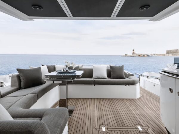 Azimut S6, cockpit