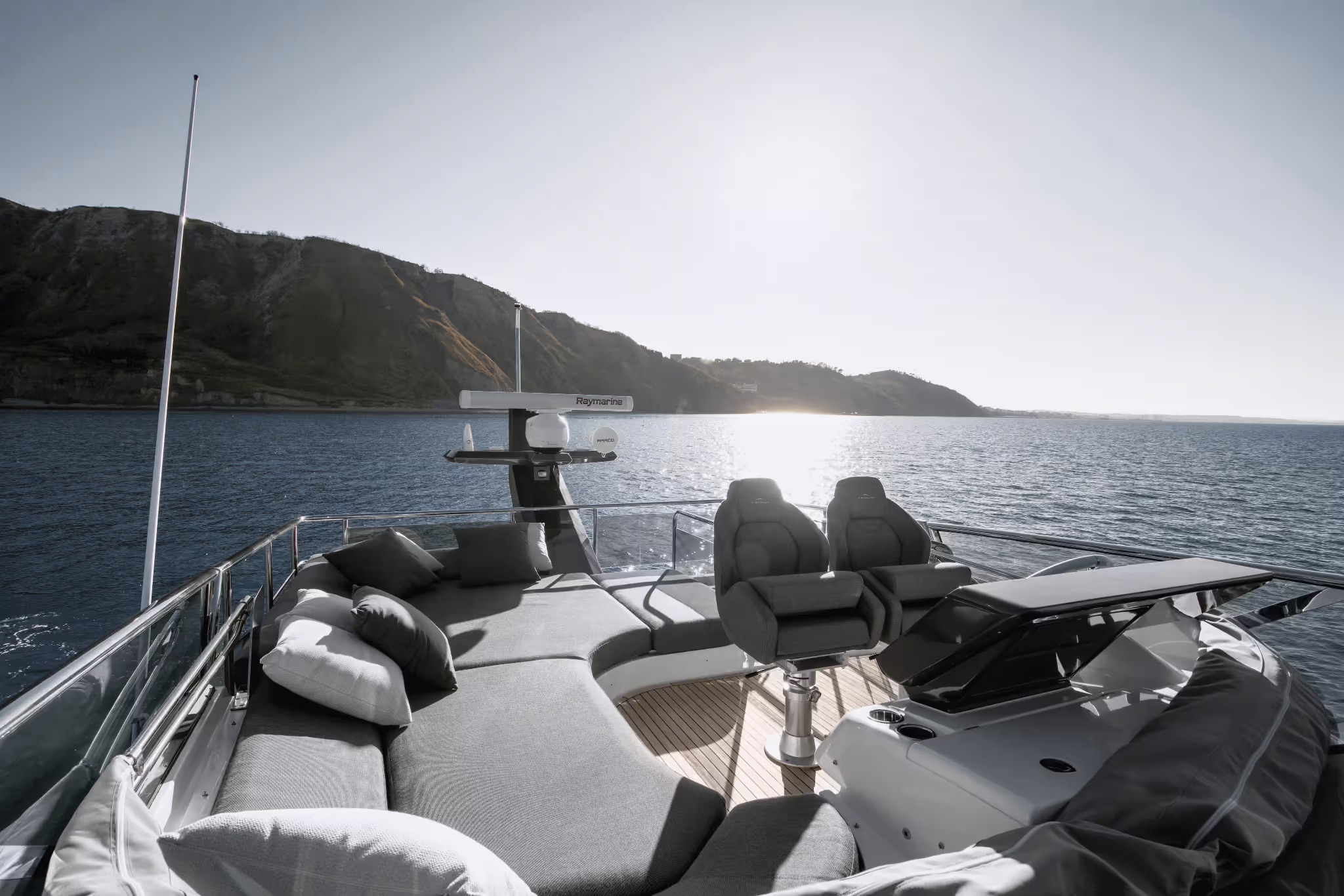 Azimut S6, flybridge met stuurstand