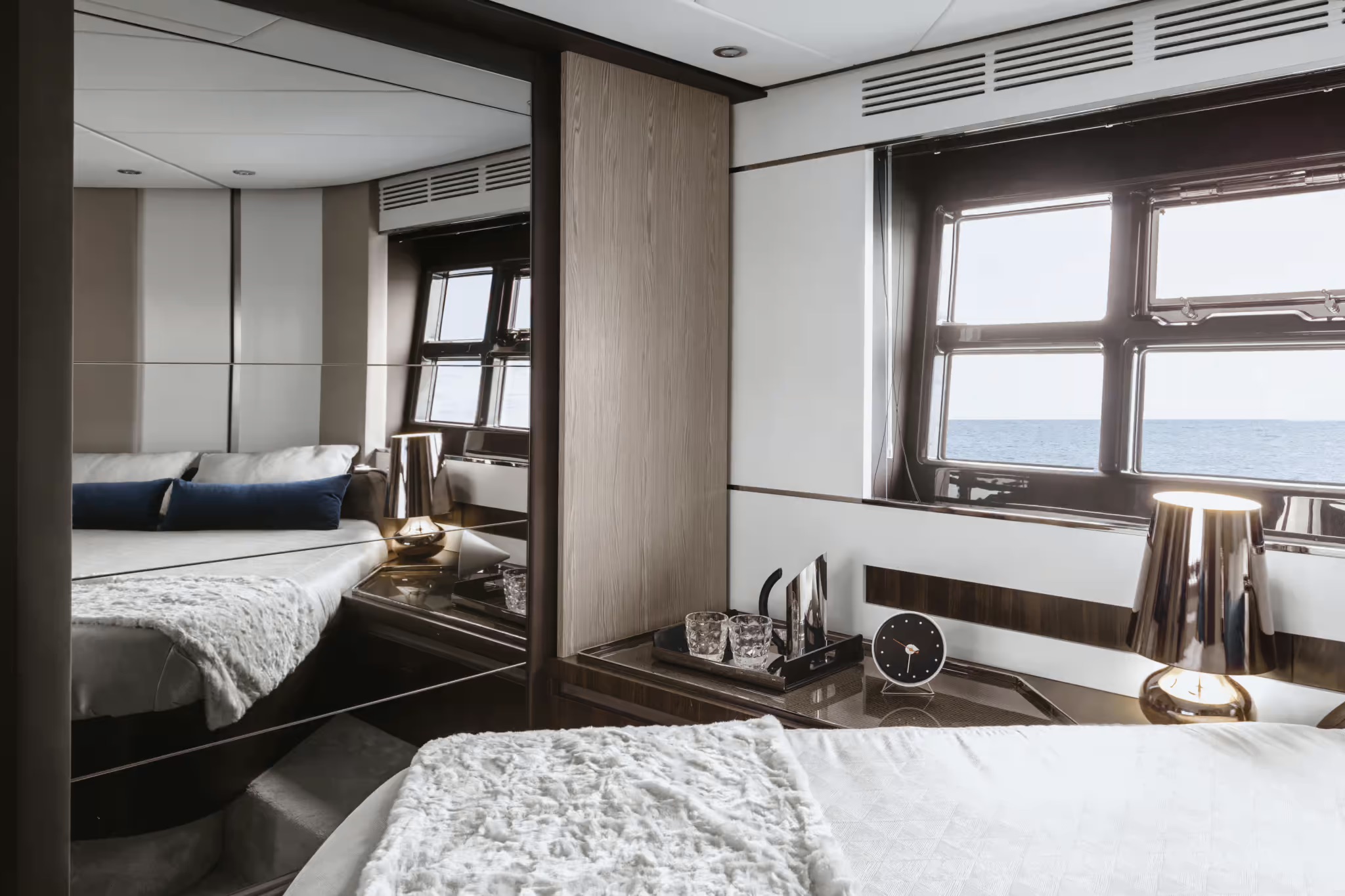 Azimut S6, hoofdhut