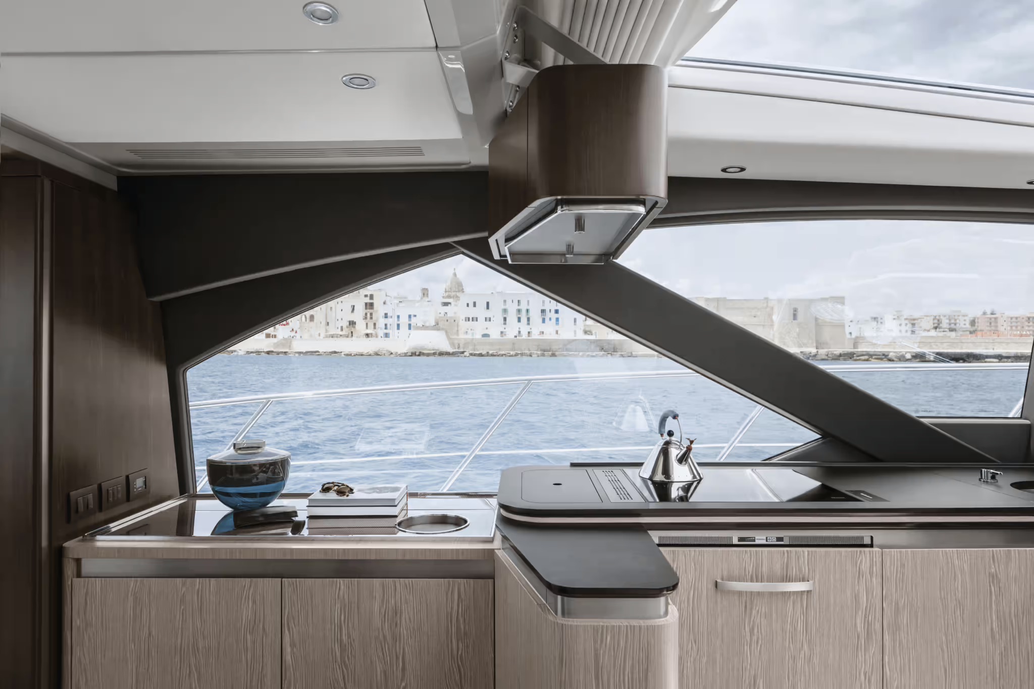 Azimut S6, keuken