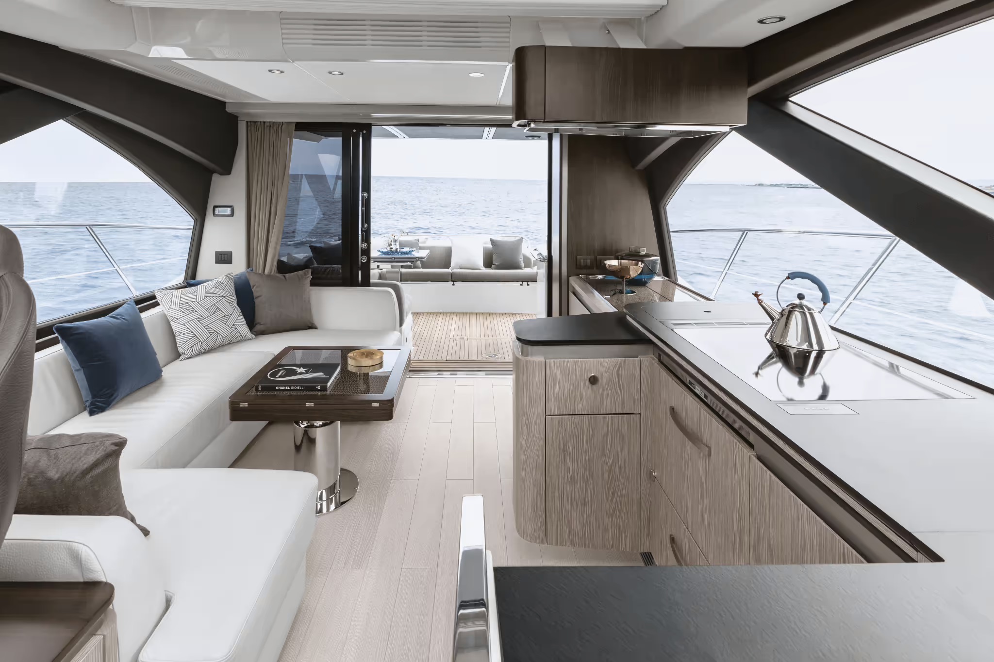 Azimut S6, salon