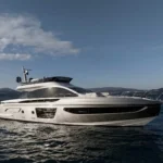Azimut S7, boot van buiten