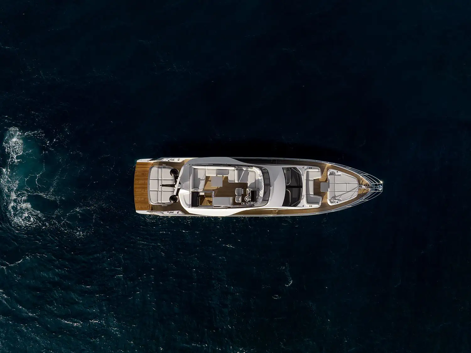 Azimut S7, boot van buiten