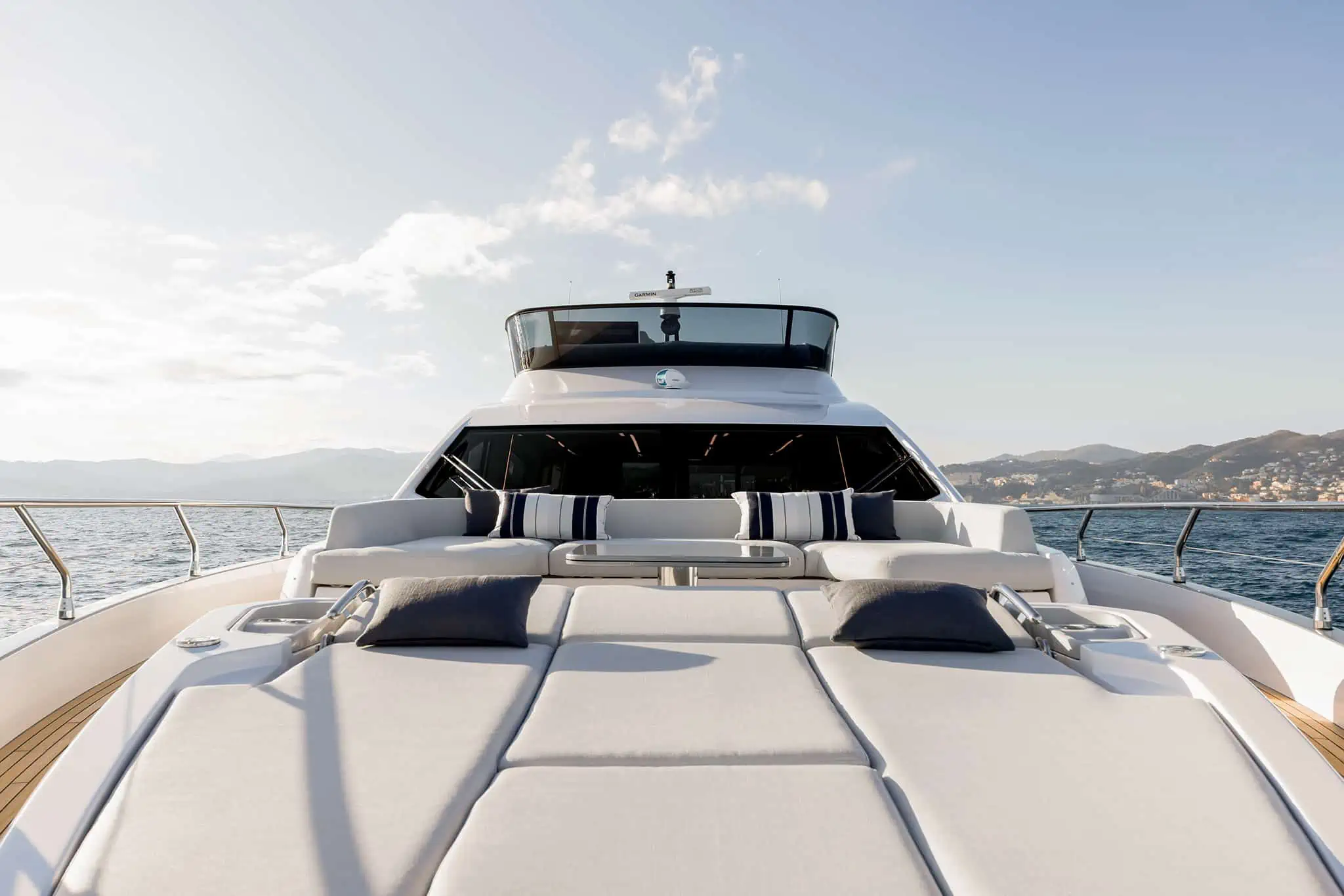Azimut S7, boot van buiten