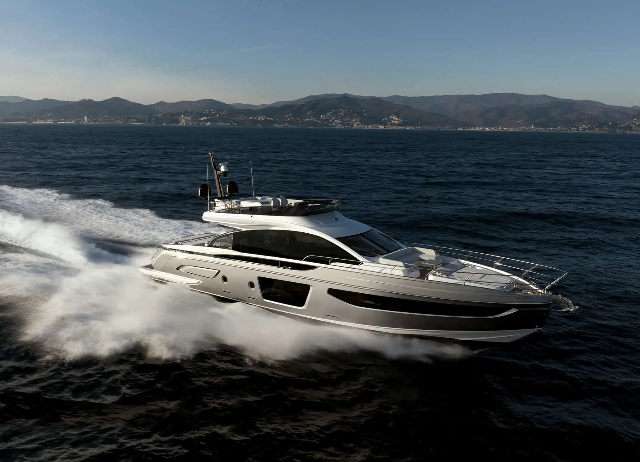 Azimut S7, boot varend
