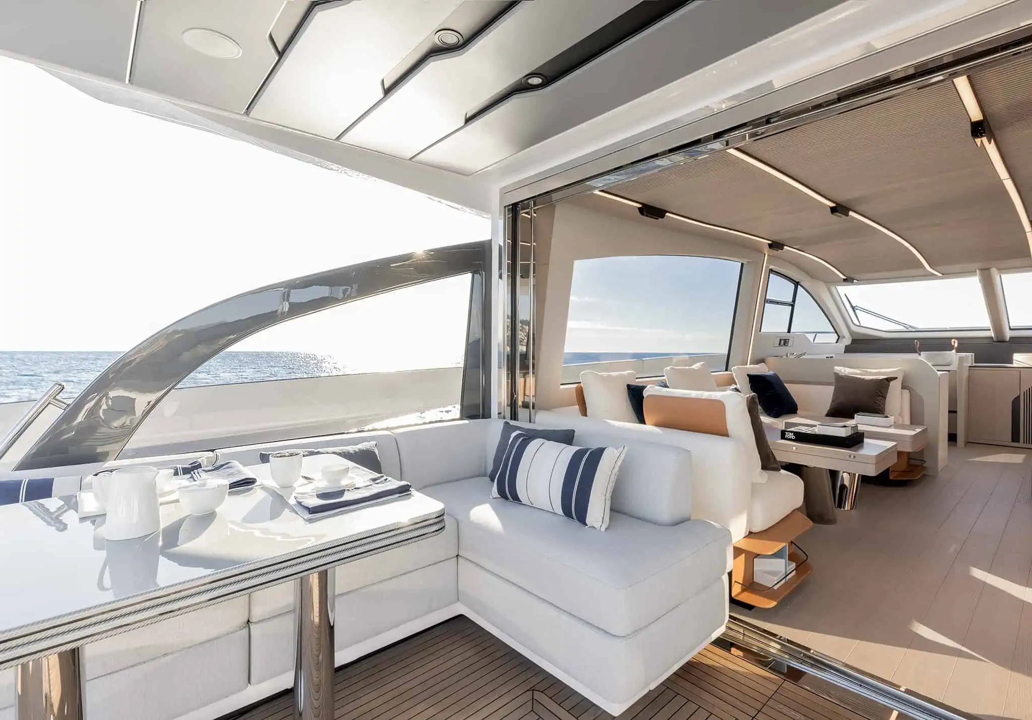 Azimut S7, cockpit