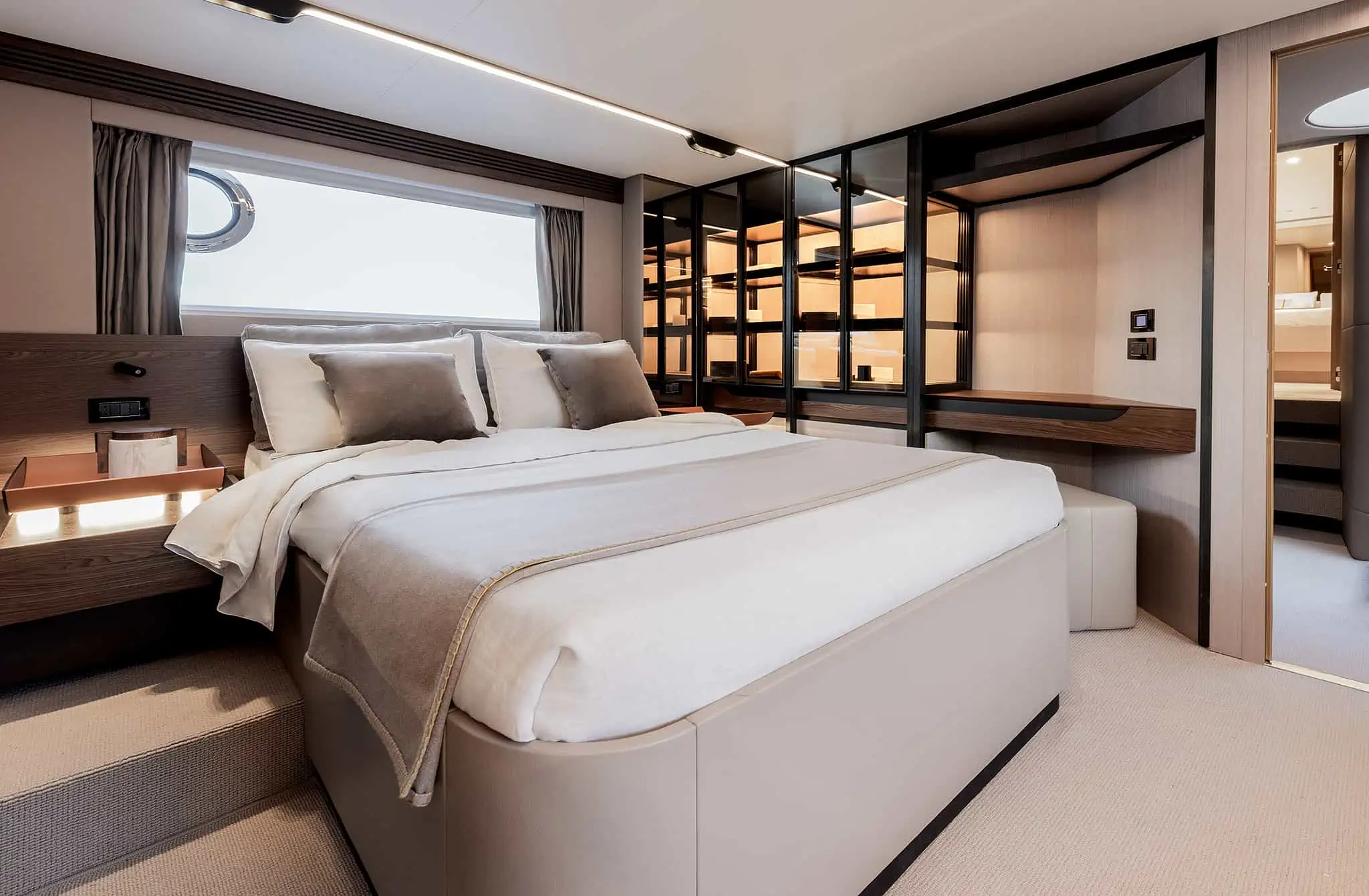 Azimut S7, hoofdhut