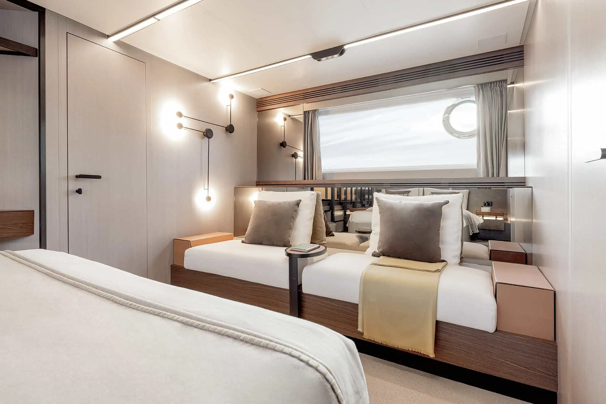 Azimut S7, hoofdhut