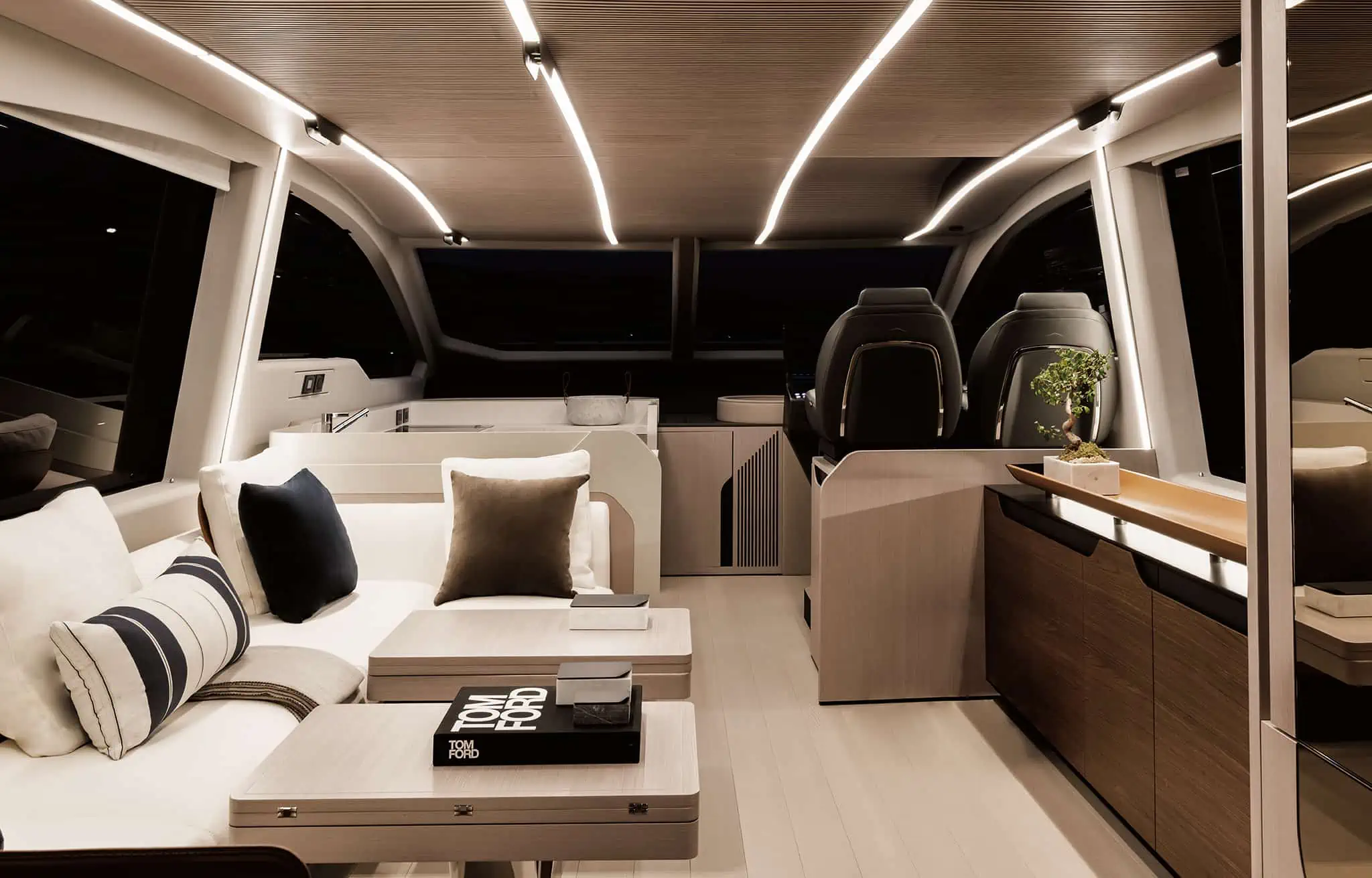 Azimut S7, salon