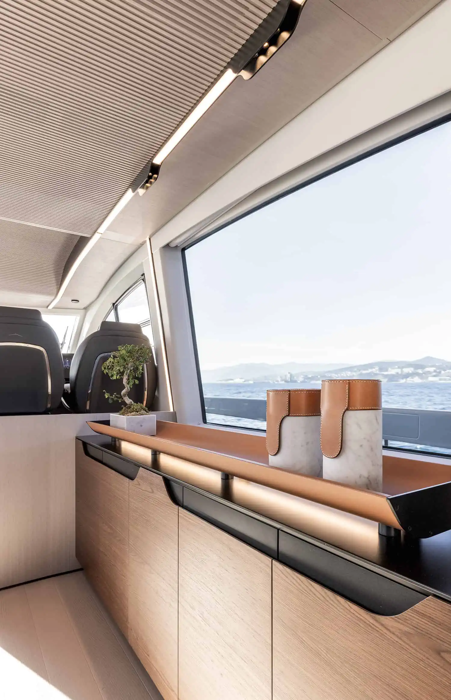Azimut S7, salon