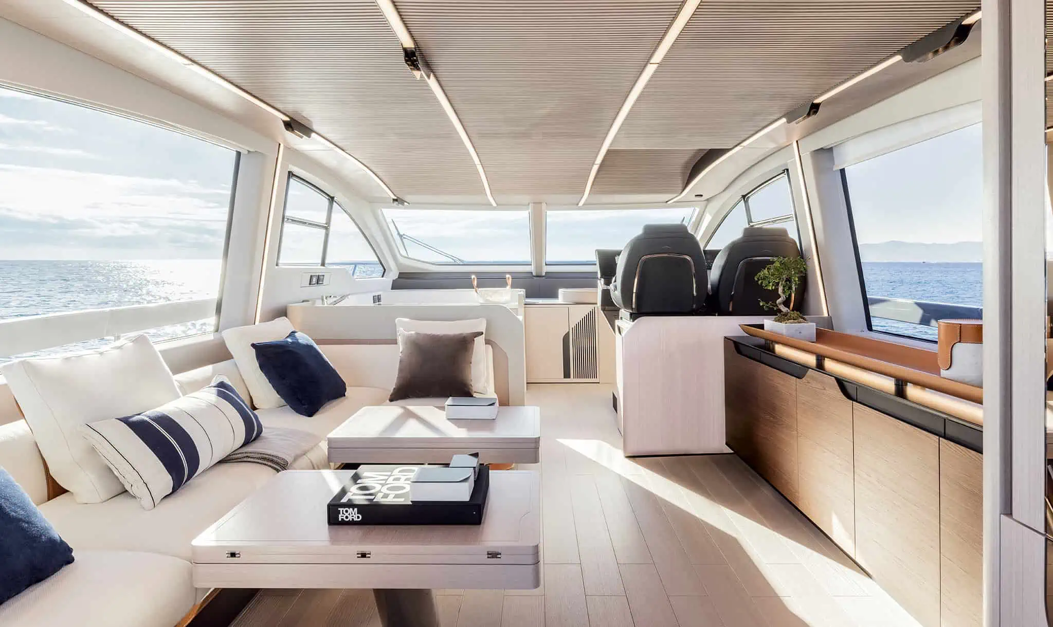 Azimut S7, salon