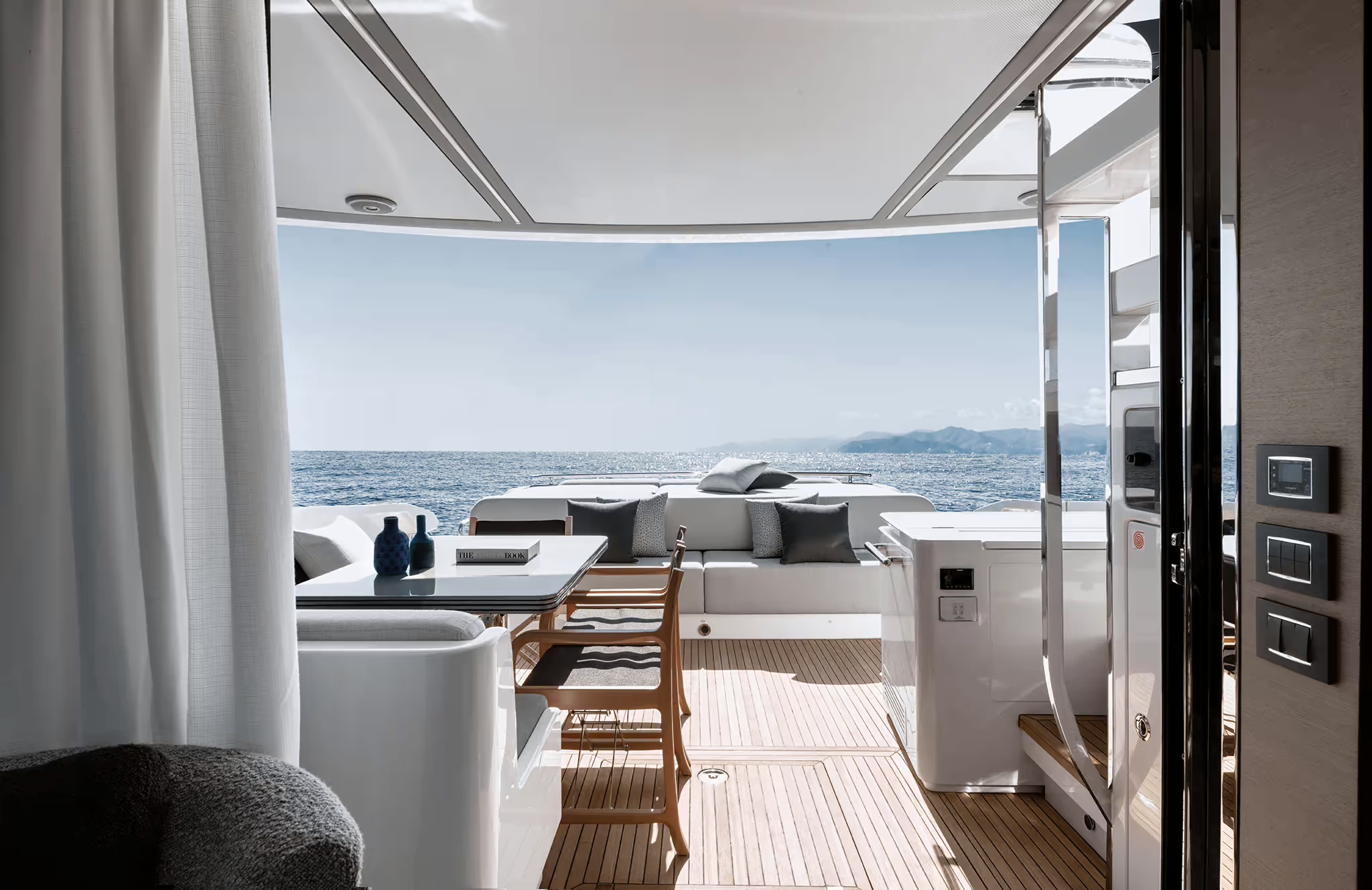 Azimut S8, cockpit