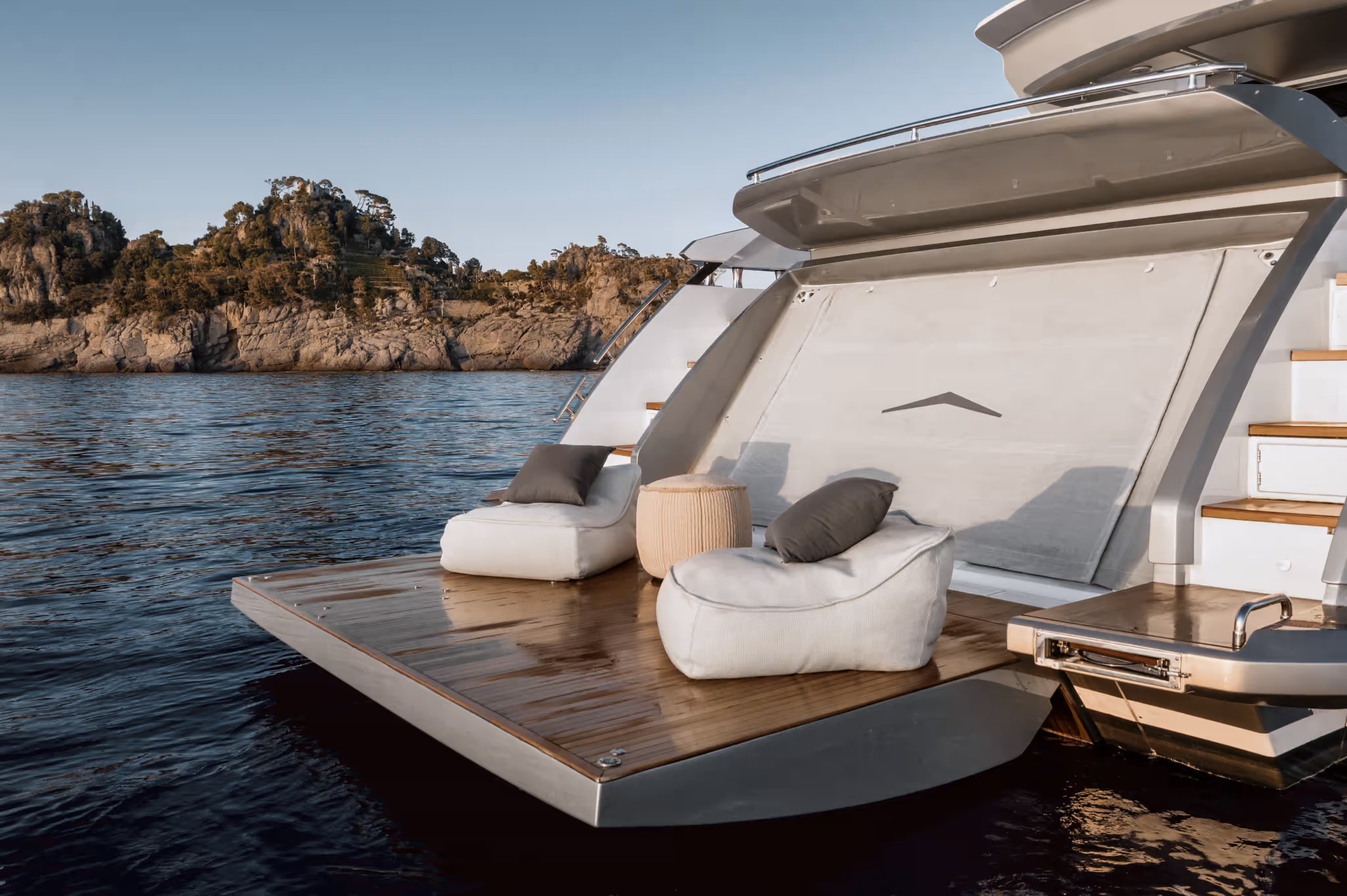 Azimut S8, zwemplatform