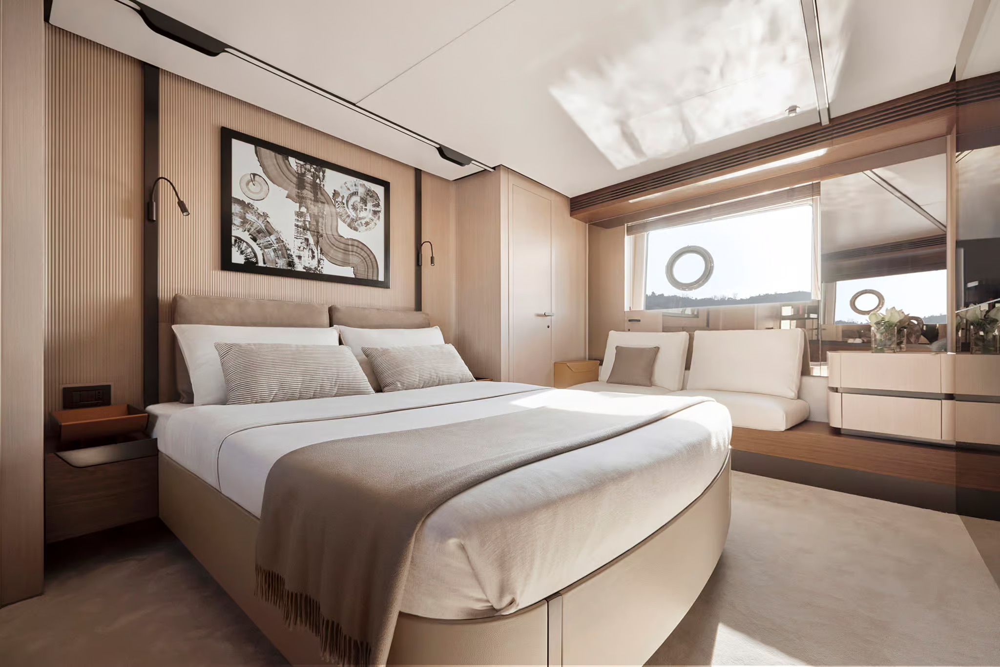 Azimut S8, hoofdhut