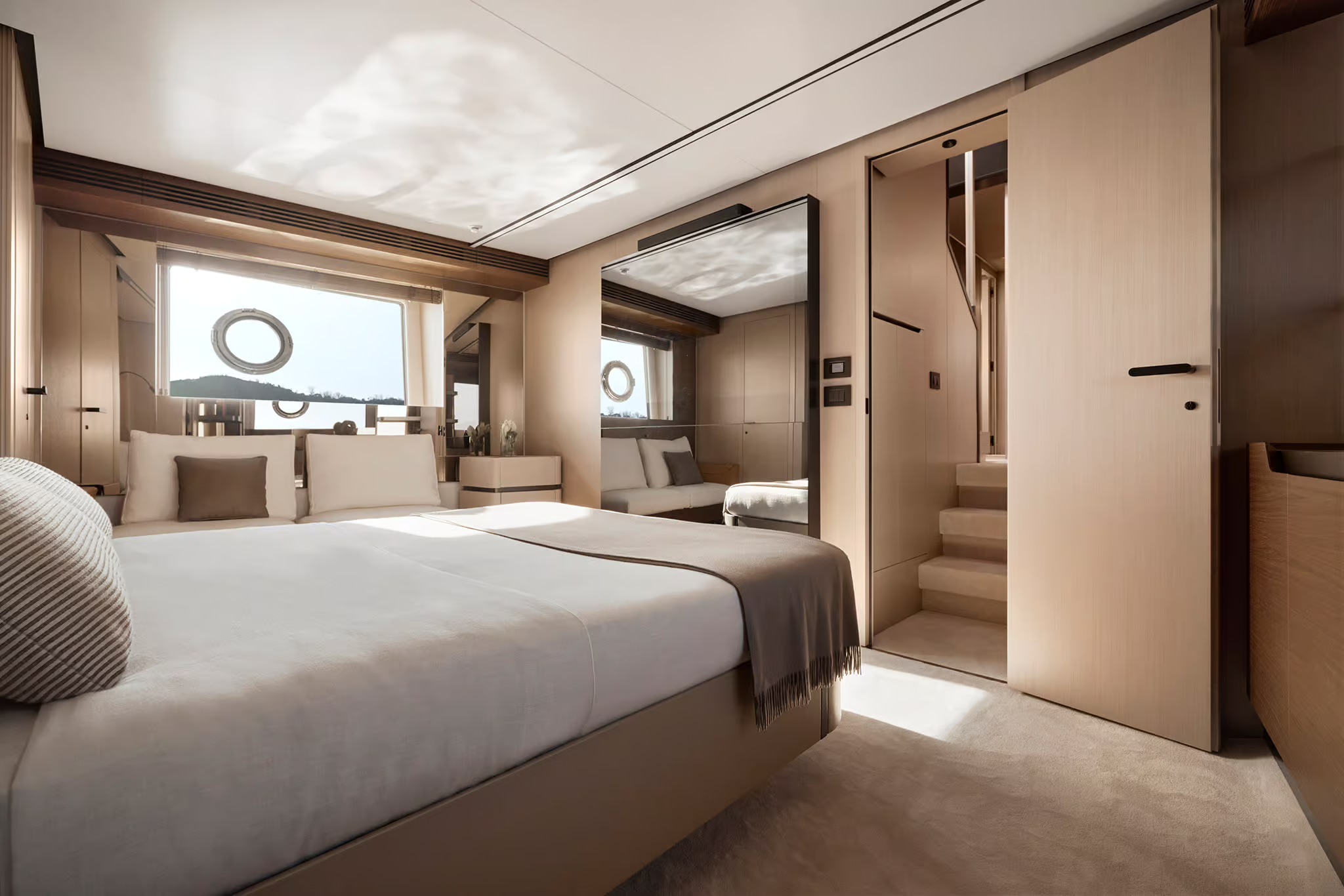 Azimut S8, hoofdhut