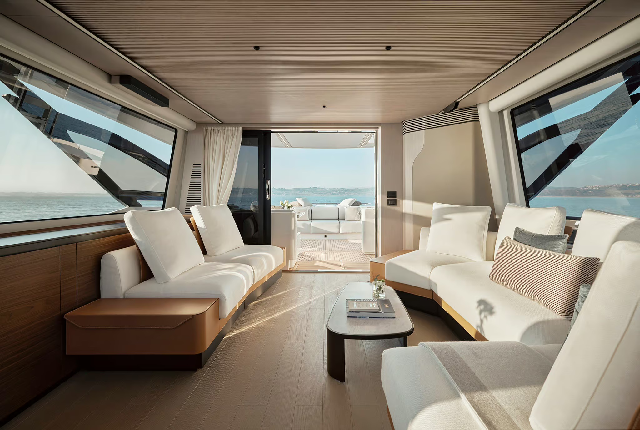 Azimut S8, salon