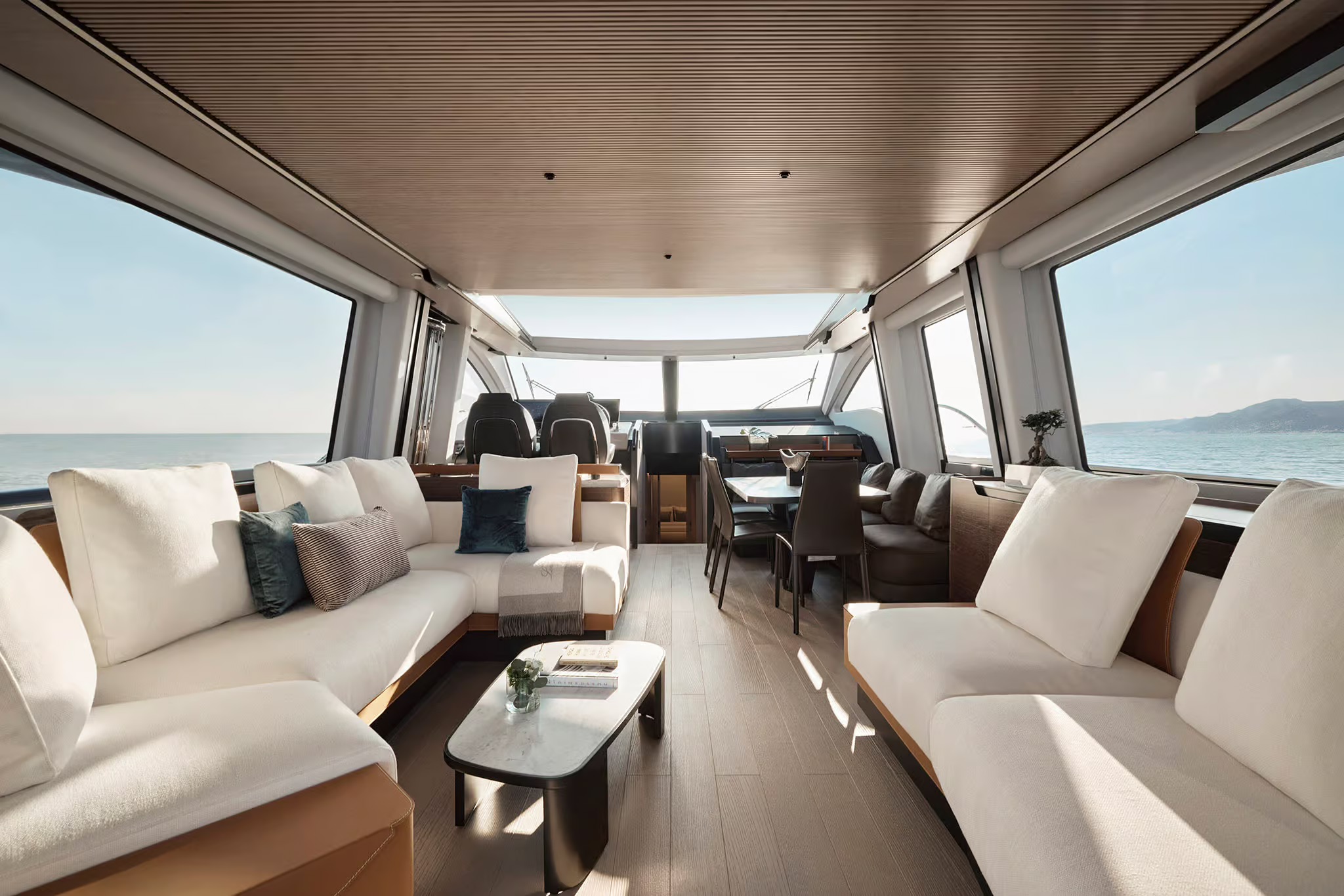Azimut S8, salon